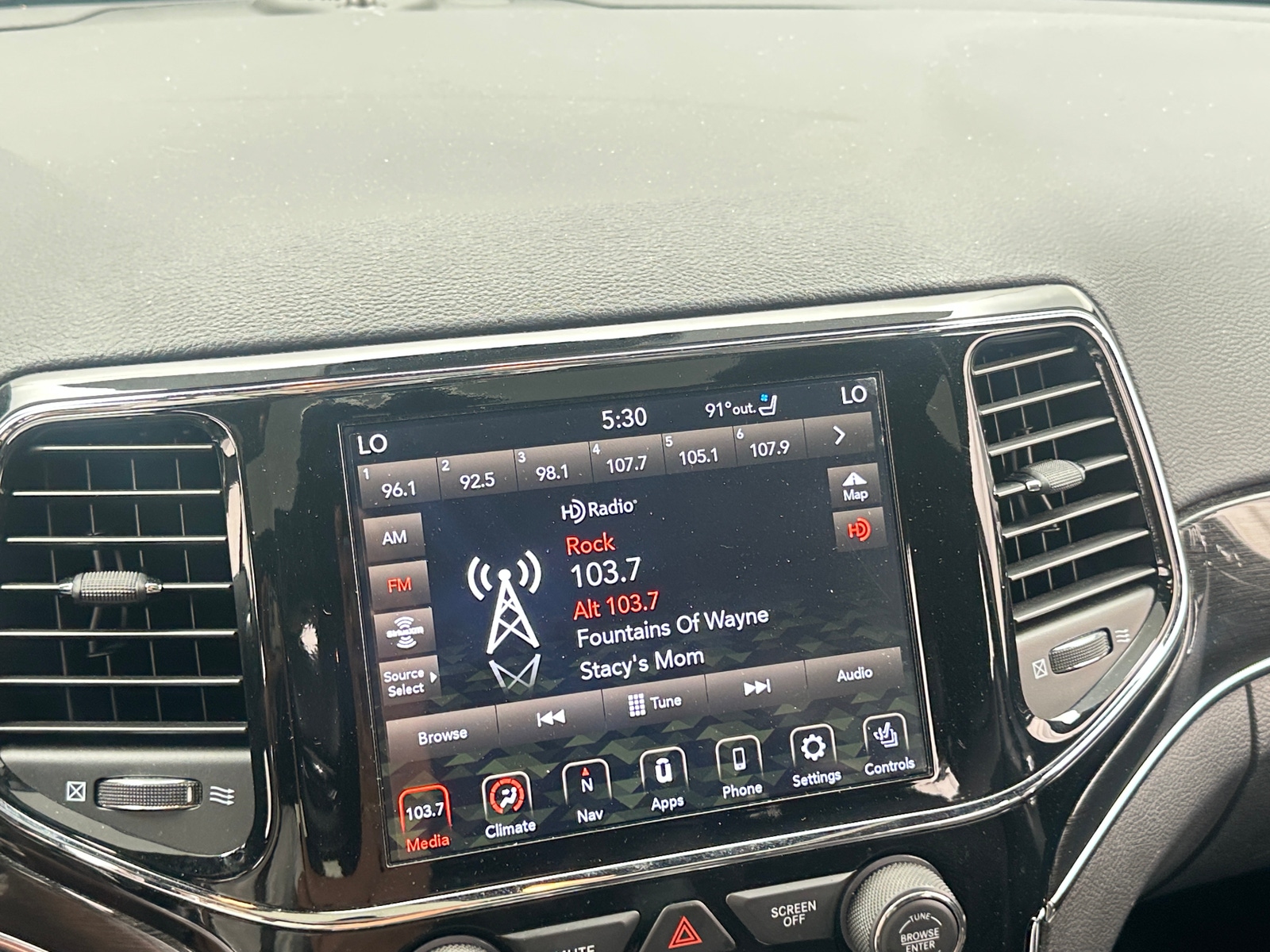 Thumbnail: 2020 Jeep Grand Cherokee - 3