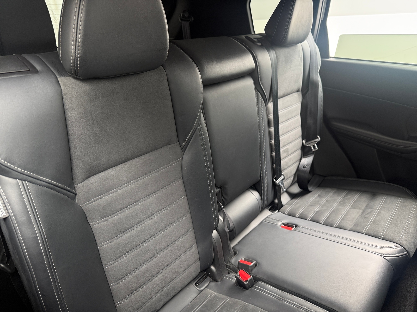 Thumbnail: 2024 Mitsubishi Outlander - 6