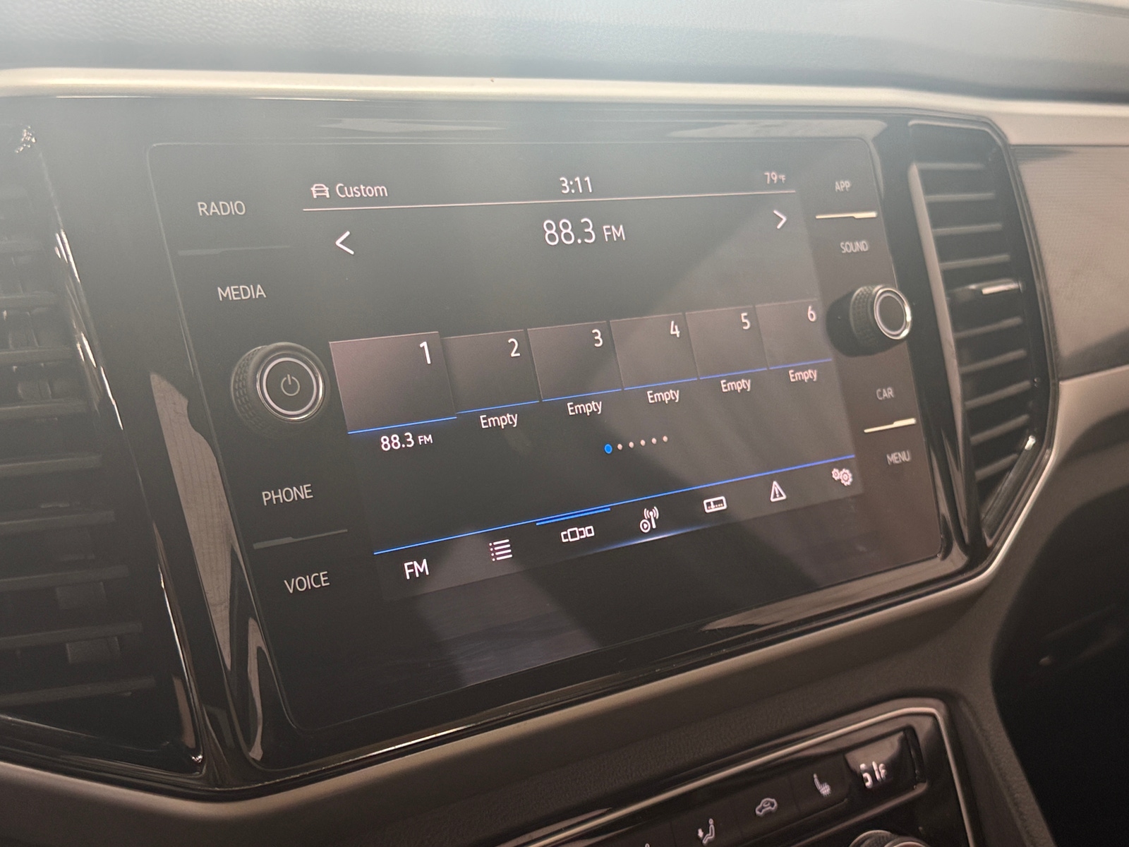 Thumbnail: 2023 Volkswagen Atlas - 3