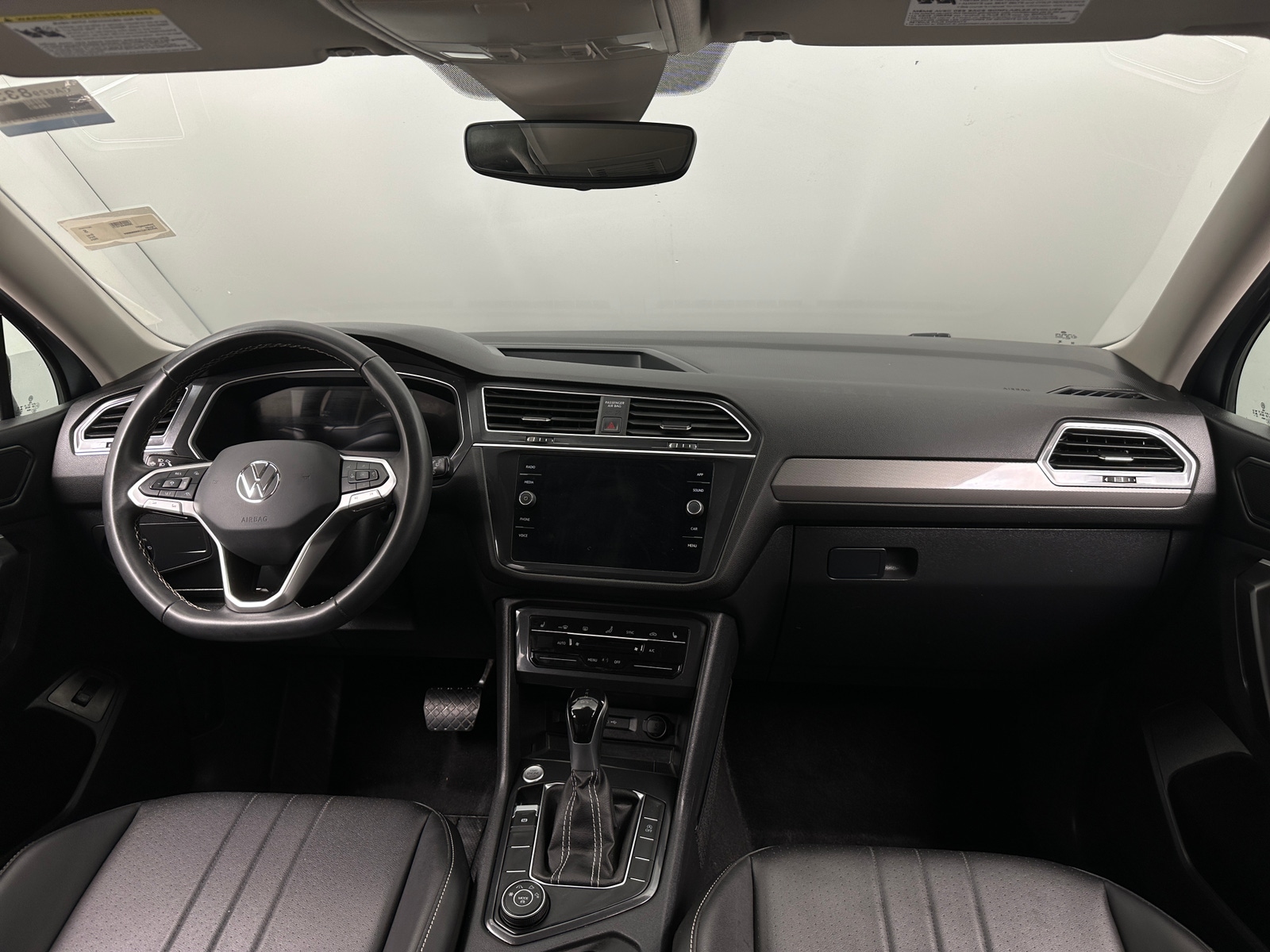 Thumbnail: 2024 Volkswagen Tiguan - 2