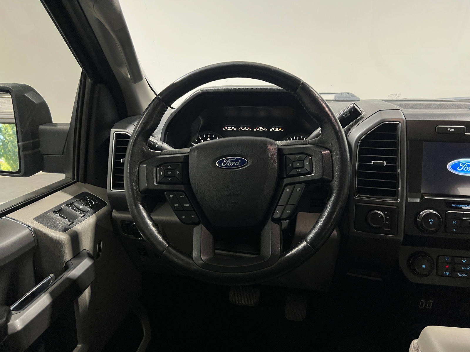 Thumbnail: 2019 Ford Econoline - 5
