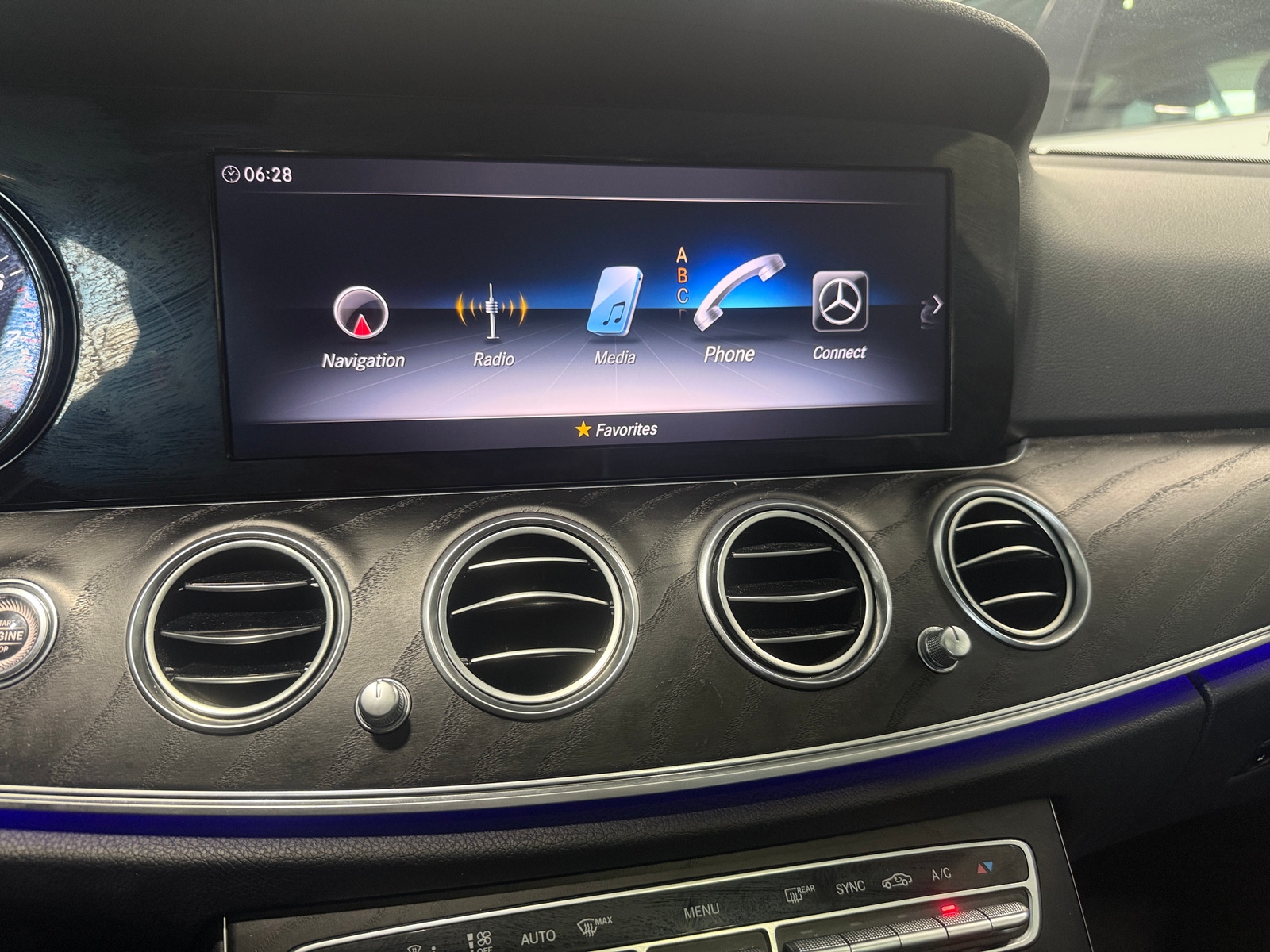 Thumbnail: 2019 Mercedes-Benz E-Class - 3