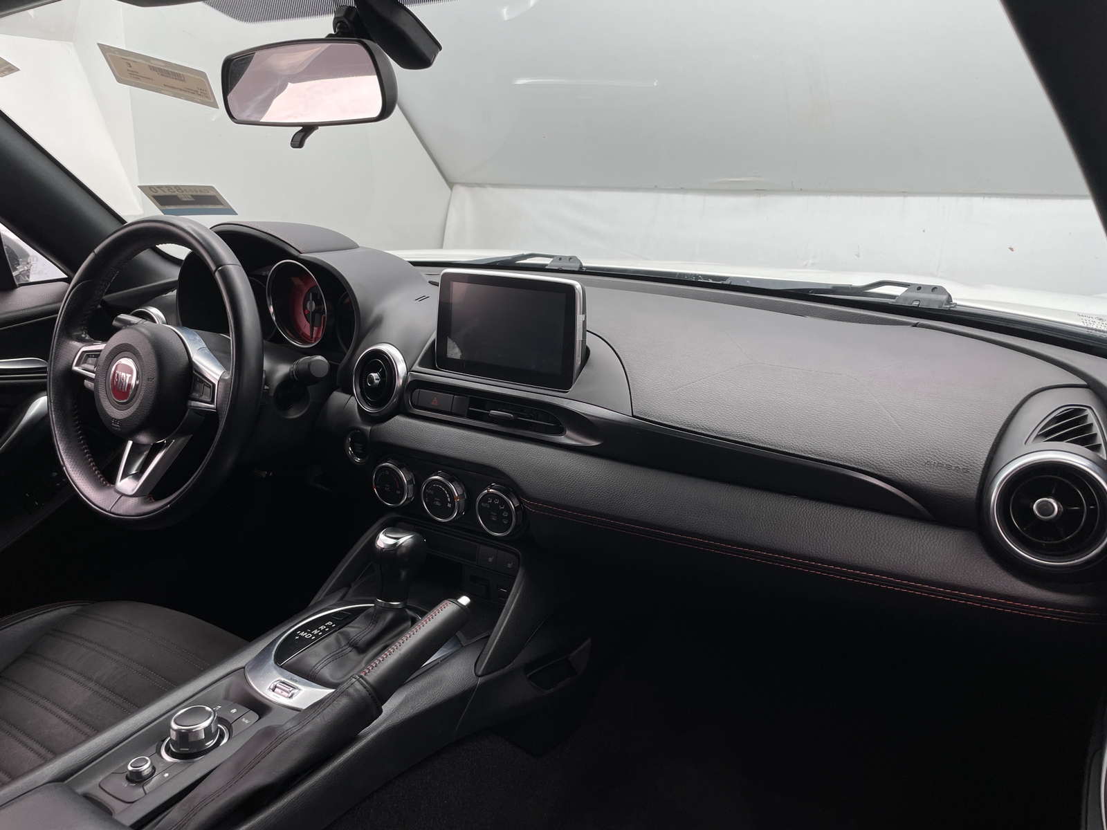 Thumbnail: 2017 Fiat 124 Spider - 3