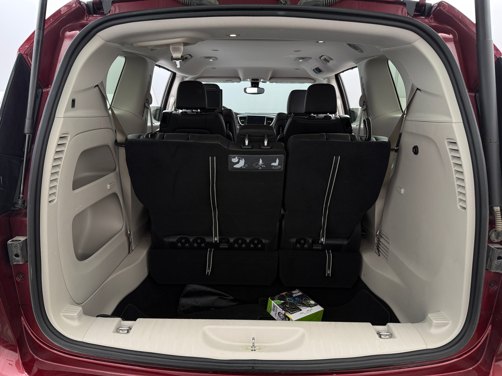 Thumbnail: 2017 Chrysler Pacifica - 6