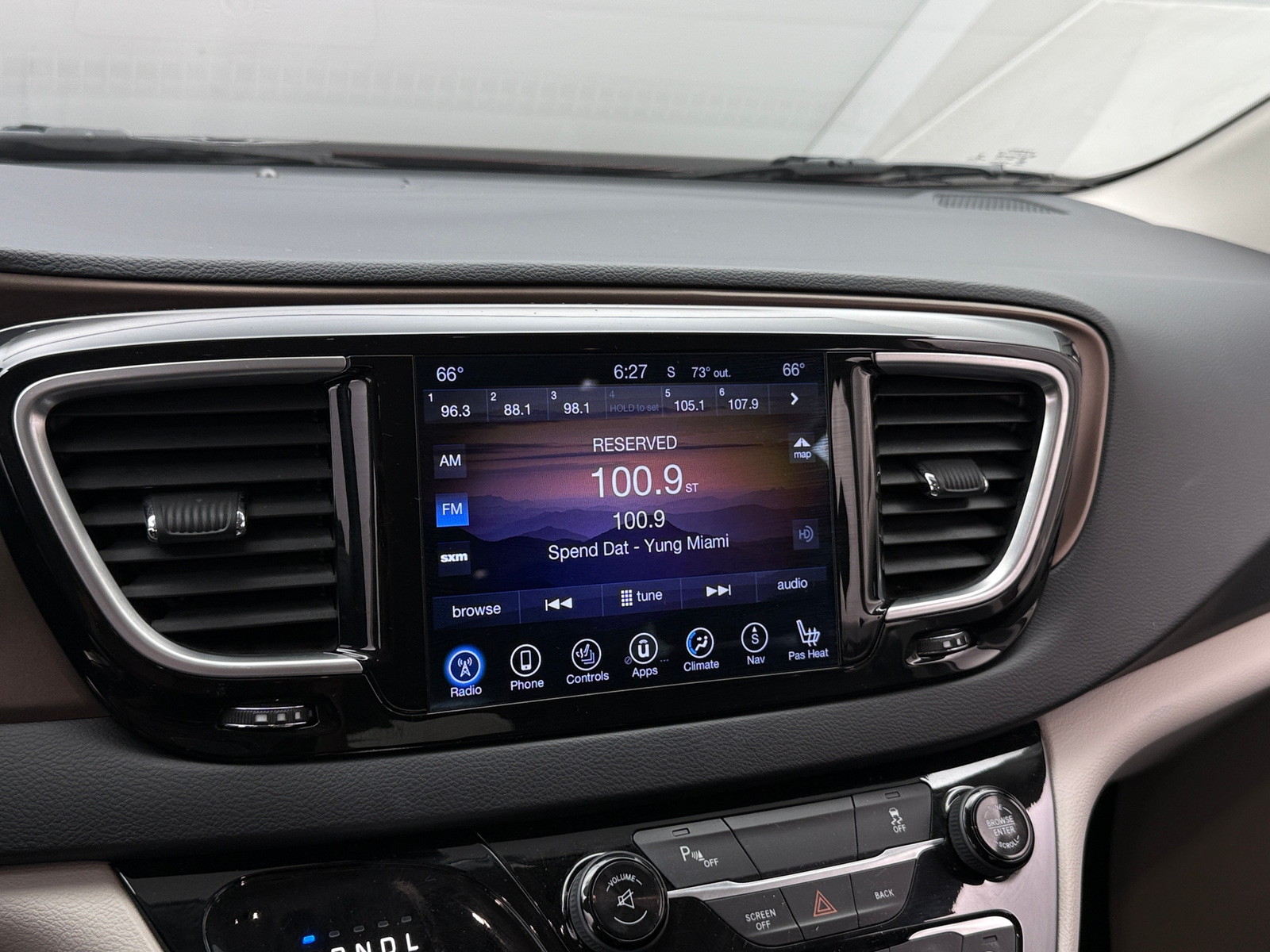 Thumbnail: 2017 Chrysler Pacifica - 3