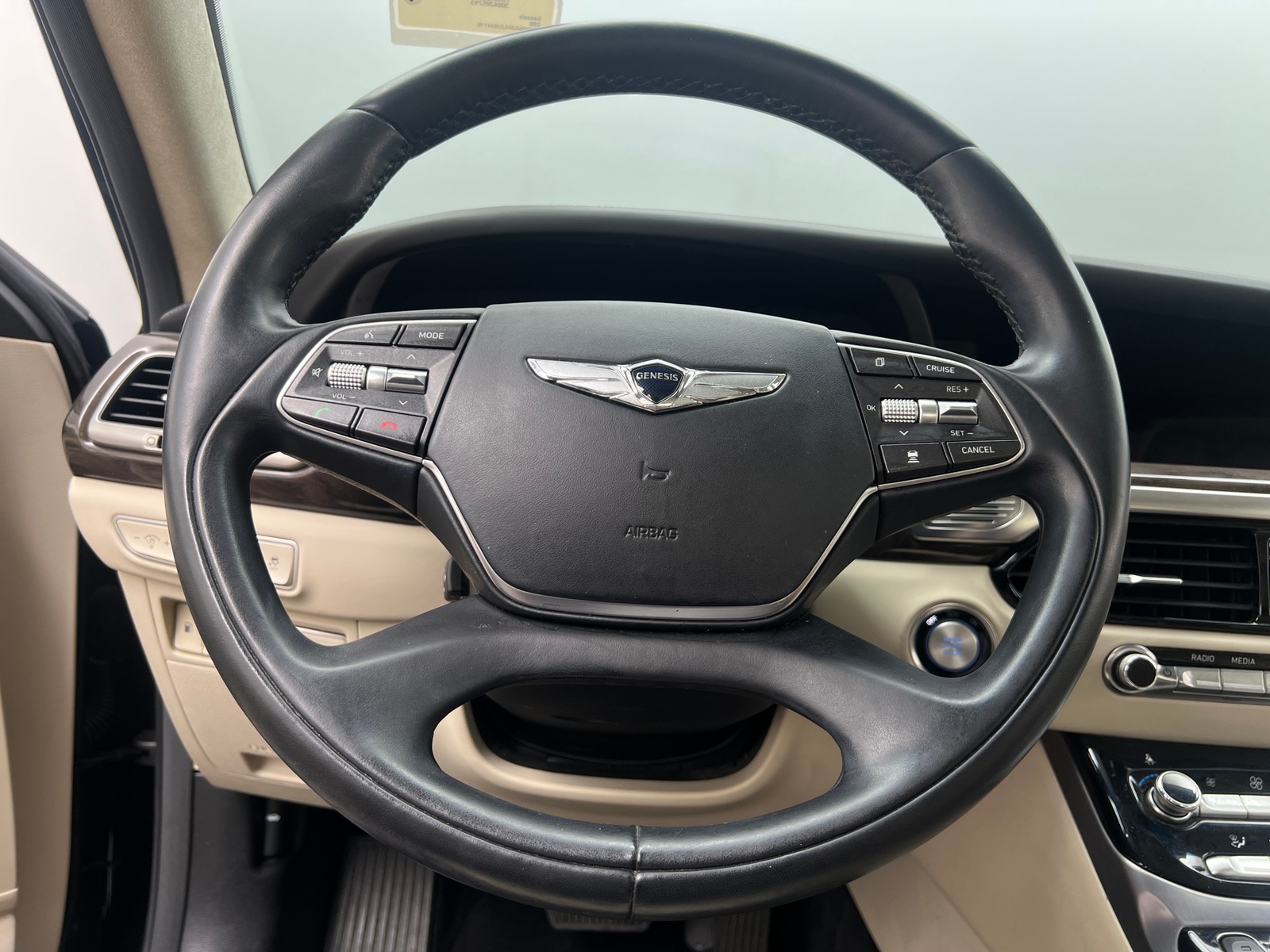 Thumbnail: 2018 Genesis G90 - 4