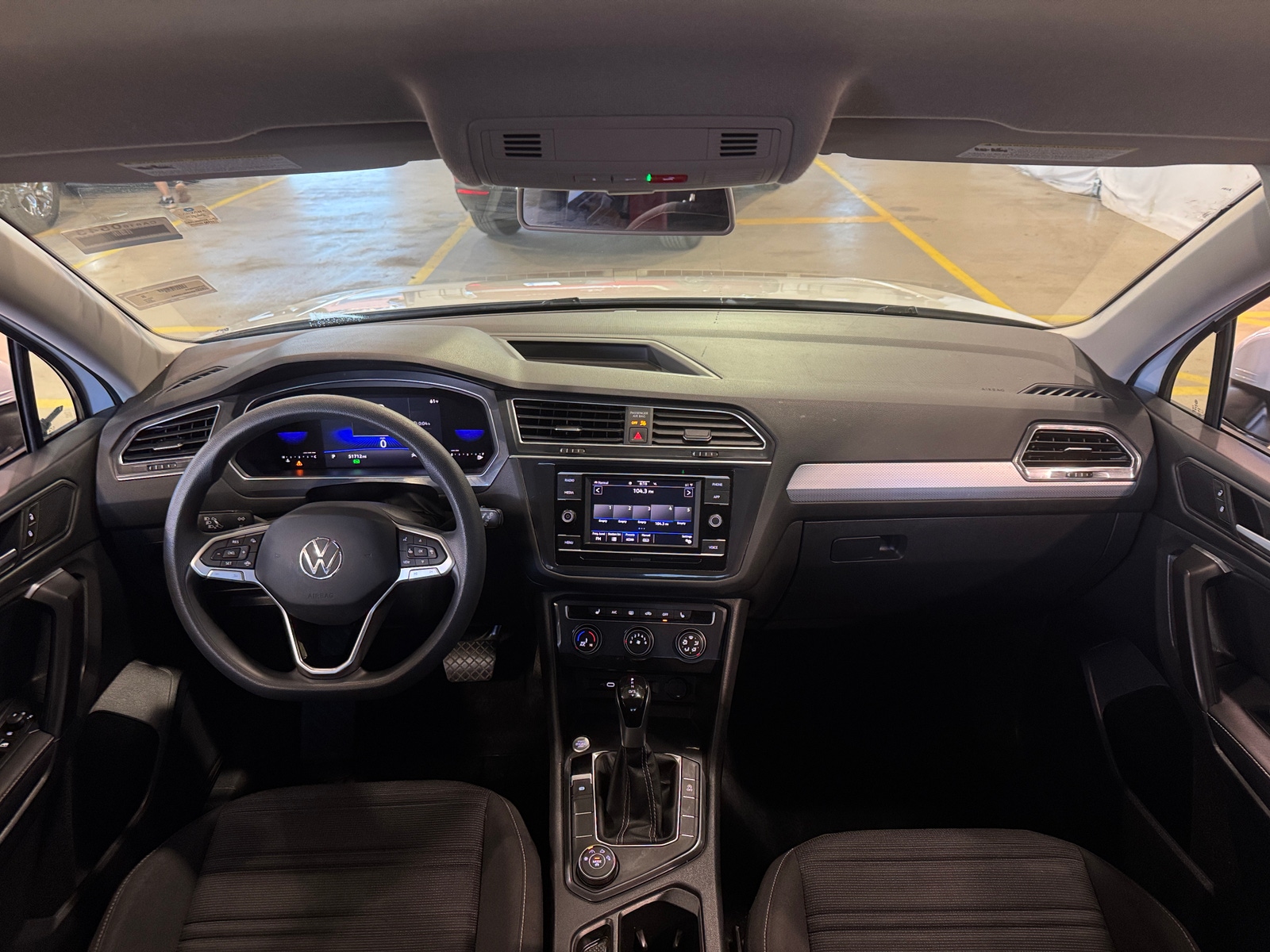 Thumbnail: 2022 Volkswagen Tiguan - 3