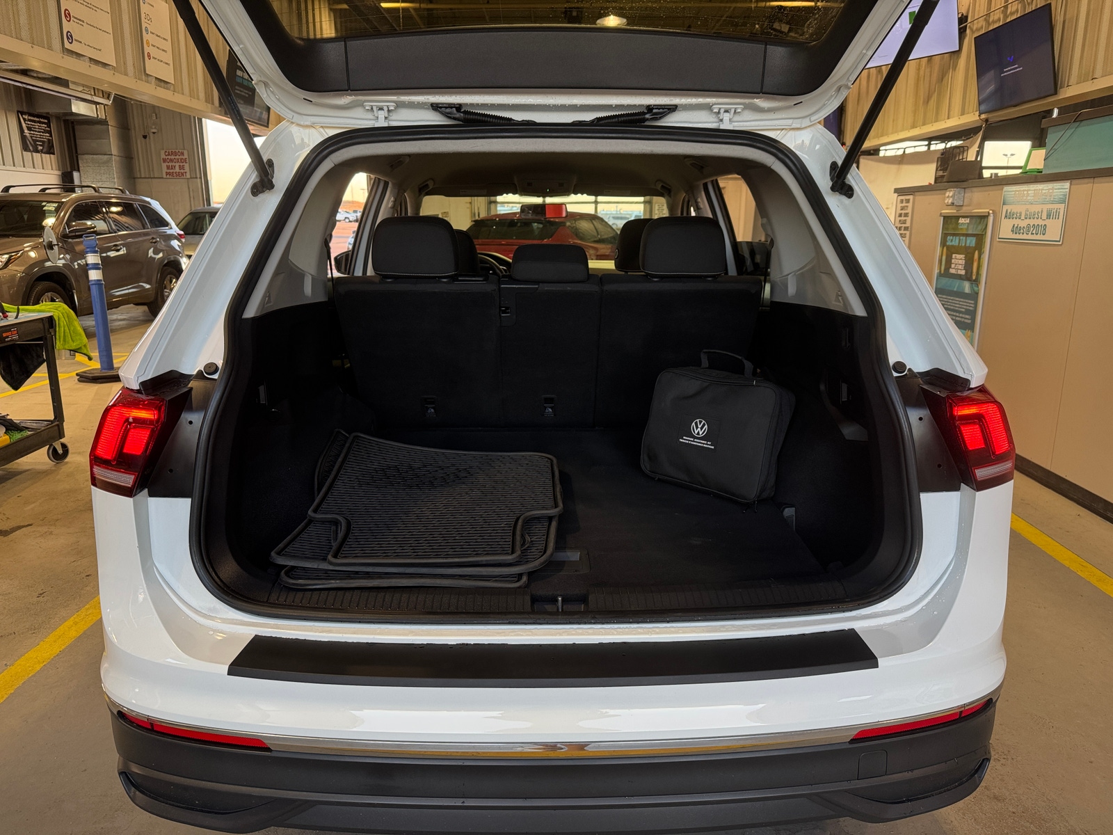 Thumbnail: 2022 Volkswagen Tiguan - 7