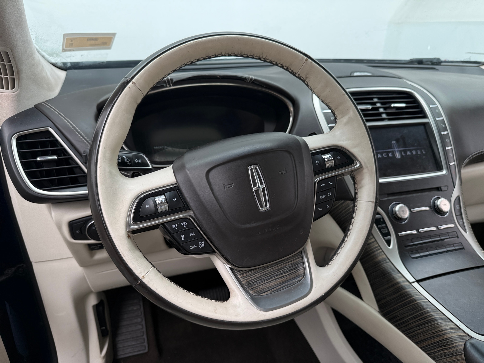 Thumbnail: 2019 Lincoln Nautilus - 4