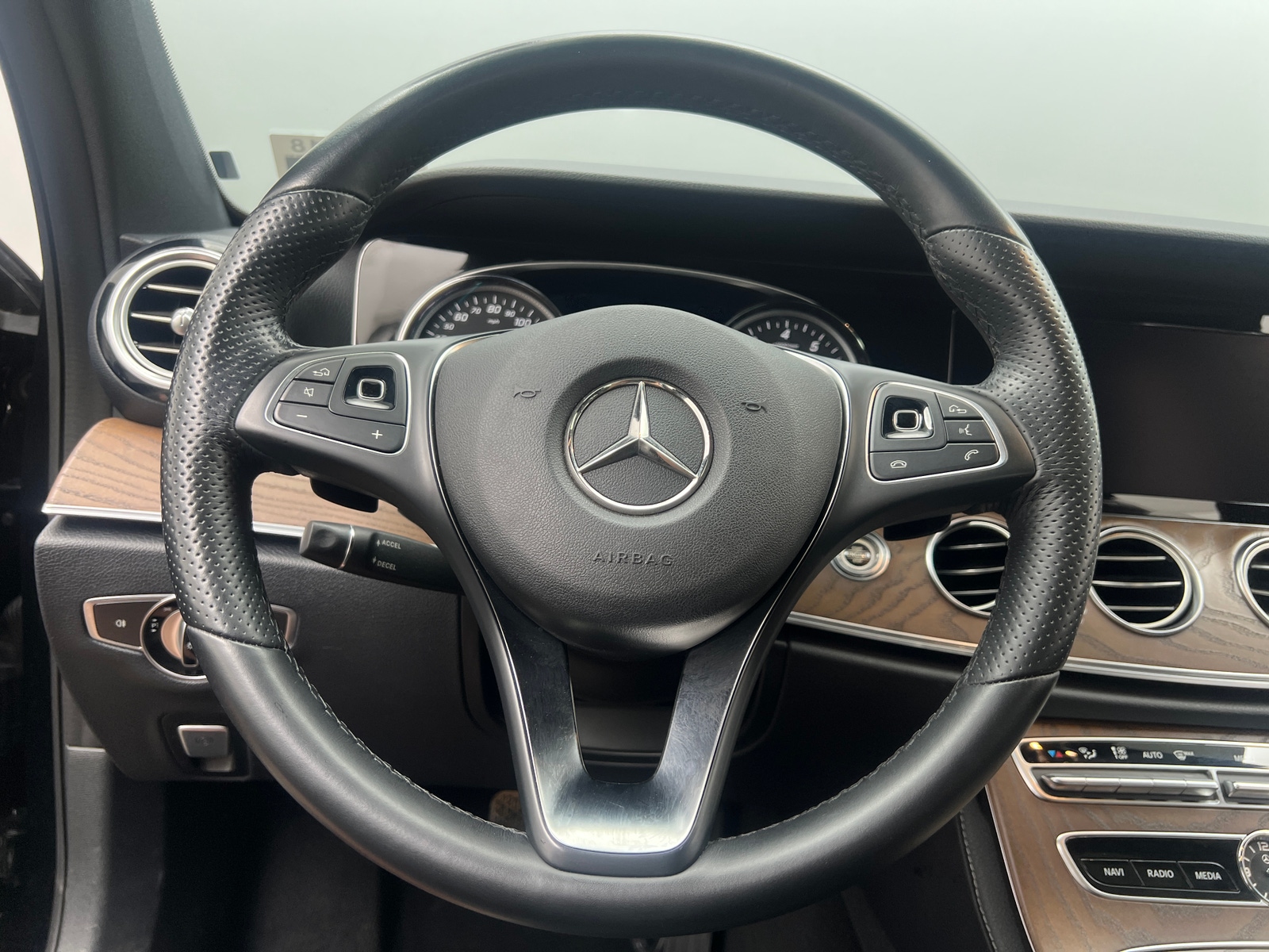 Thumbnail: 2018 Mercedes-Benz E-Class - 4
