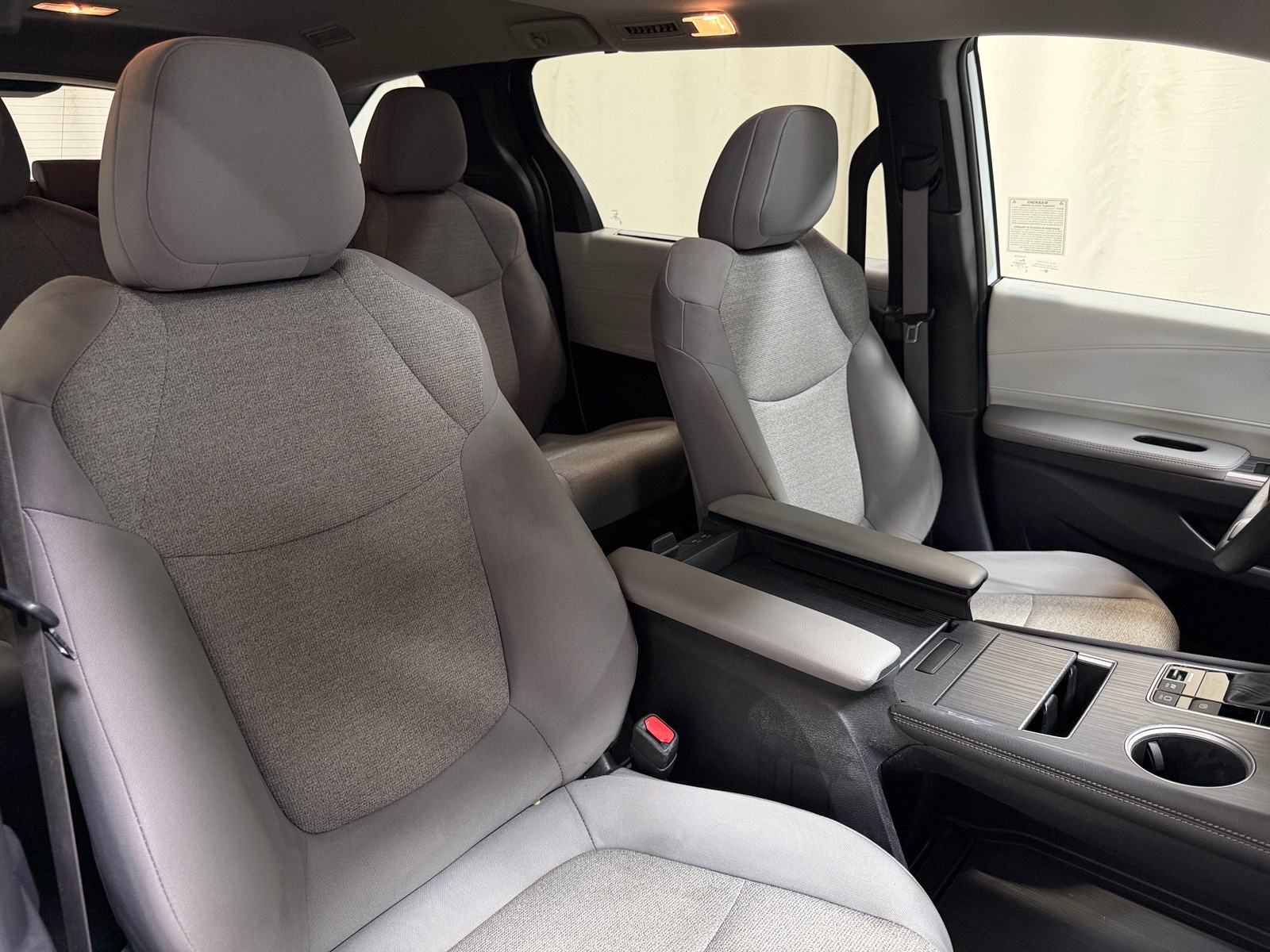 Thumbnail: 2025 Toyota Sienna - 2