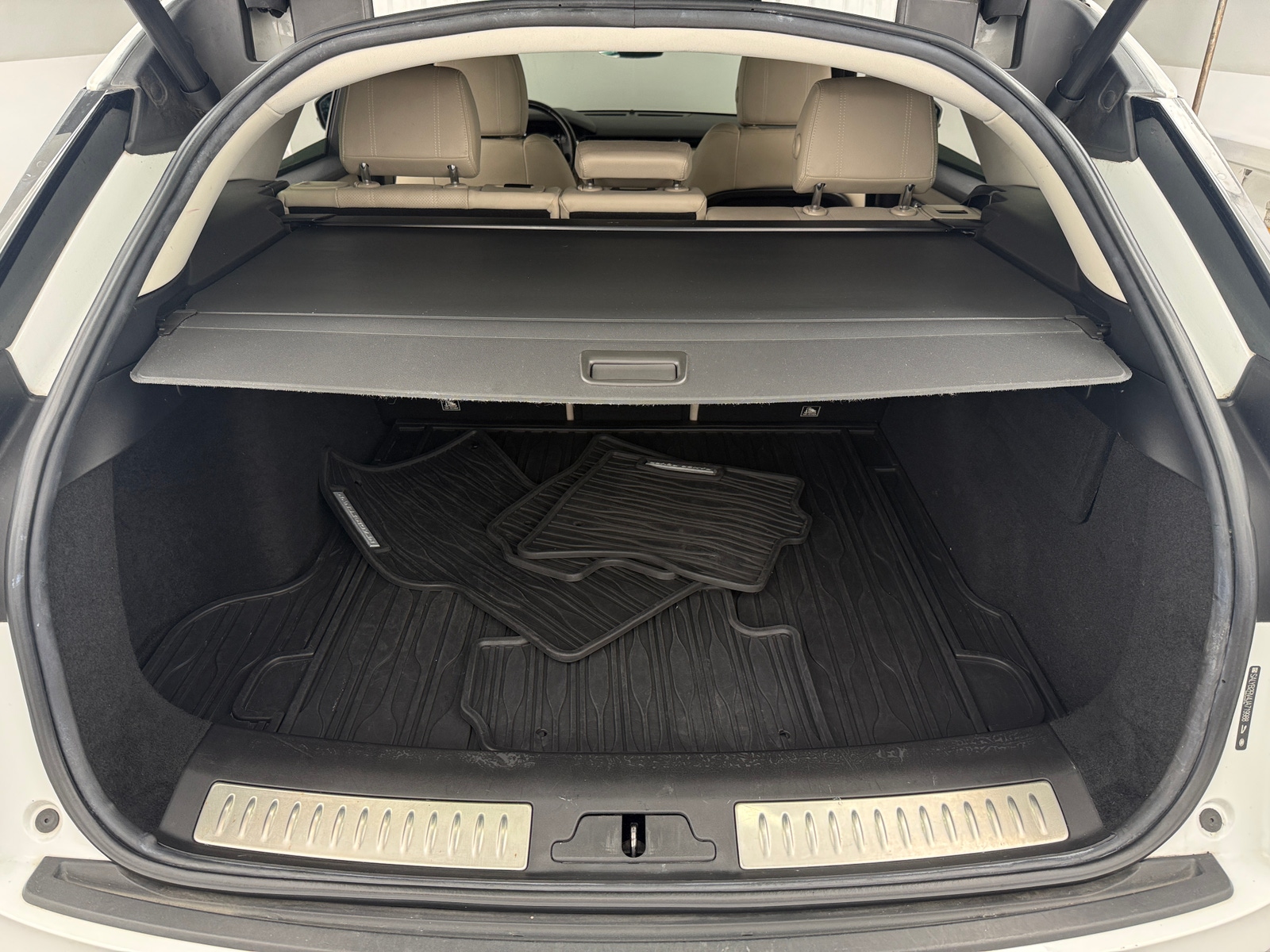 Thumbnail: 2018 Land Rover Range Rover Velar - 6