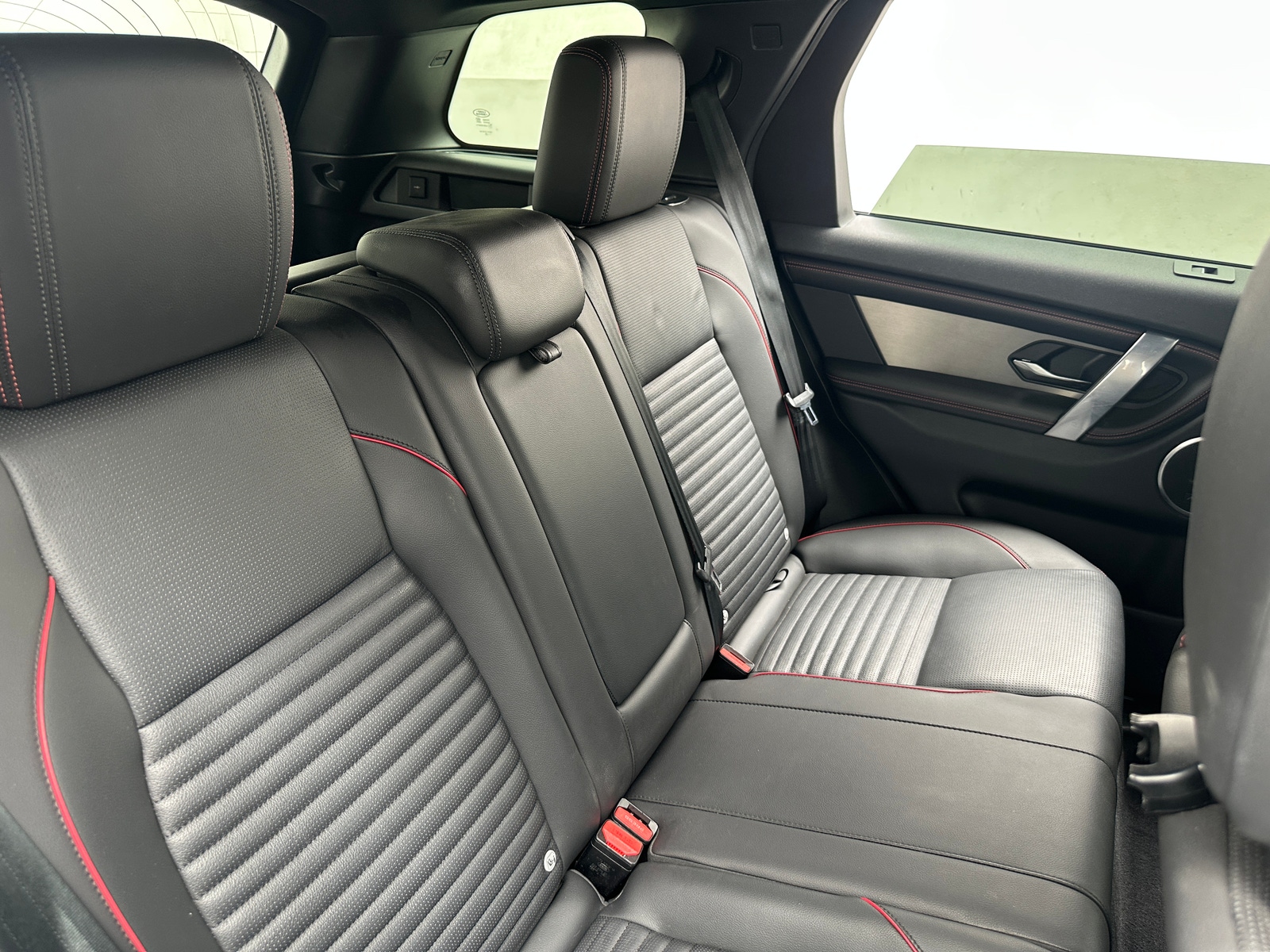 Thumbnail: 2023 Land Rover Discovery Sport - 5