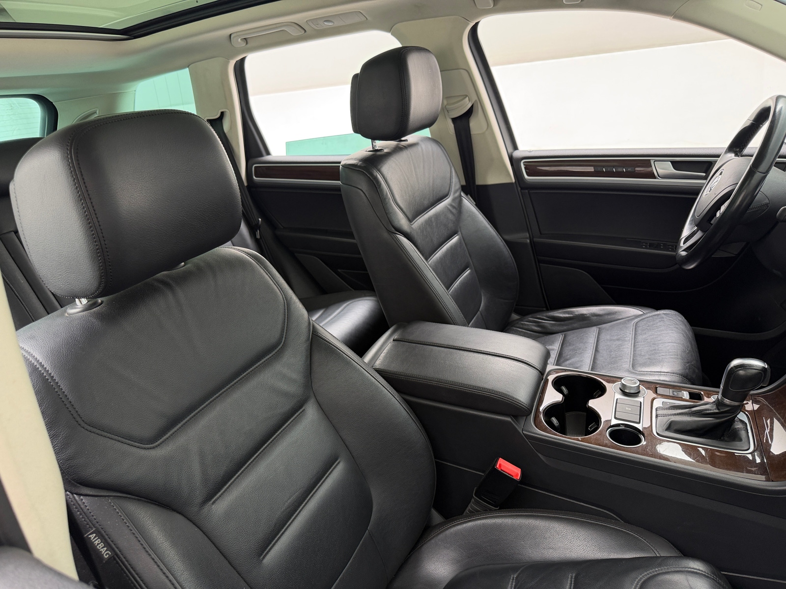 Thumbnail: 2015 Volkswagen Touareg - 2