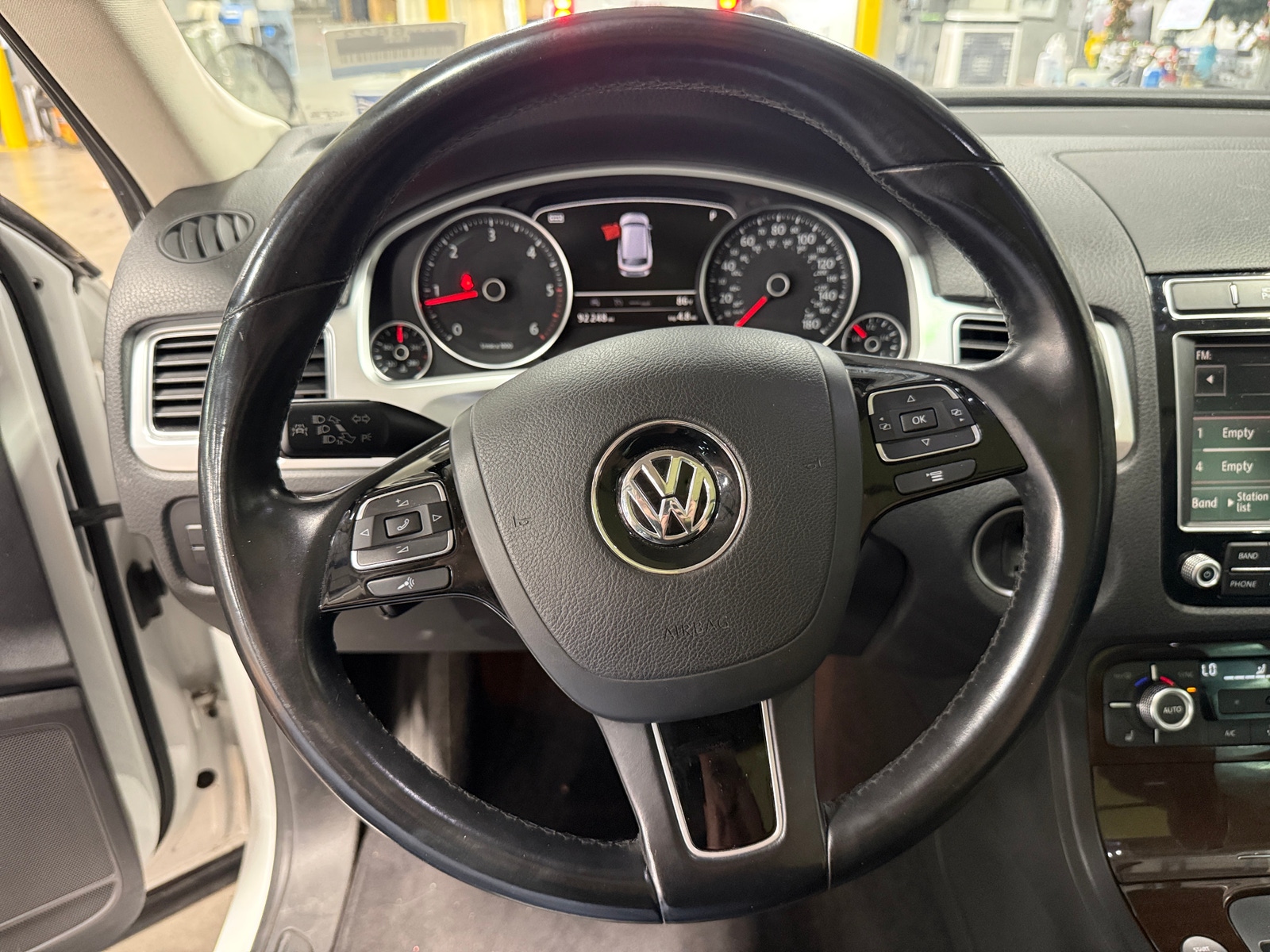 Thumbnail: 2015 Volkswagen Touareg - 5