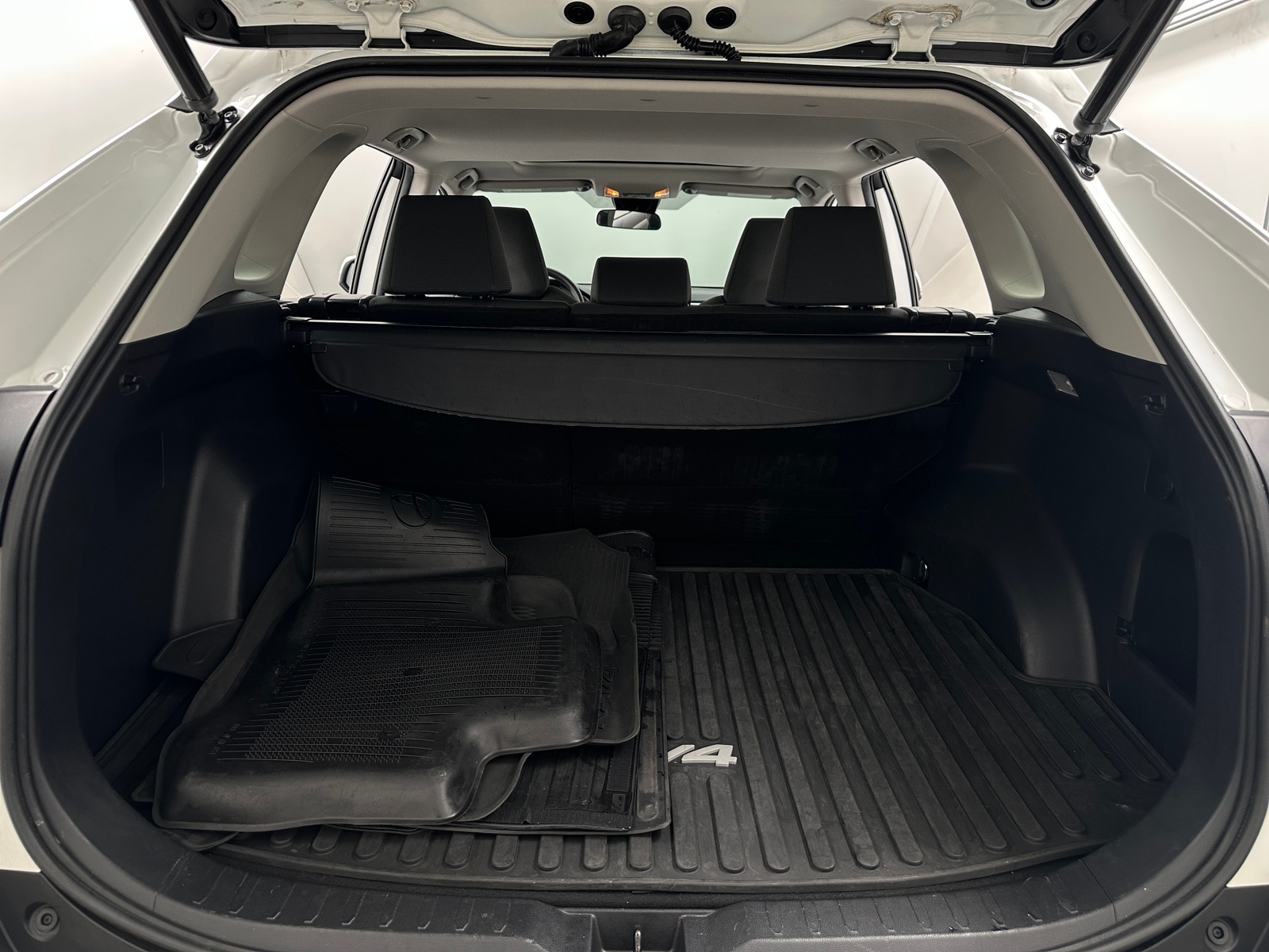 Thumbnail: 2021 Toyota RAV4 - 6