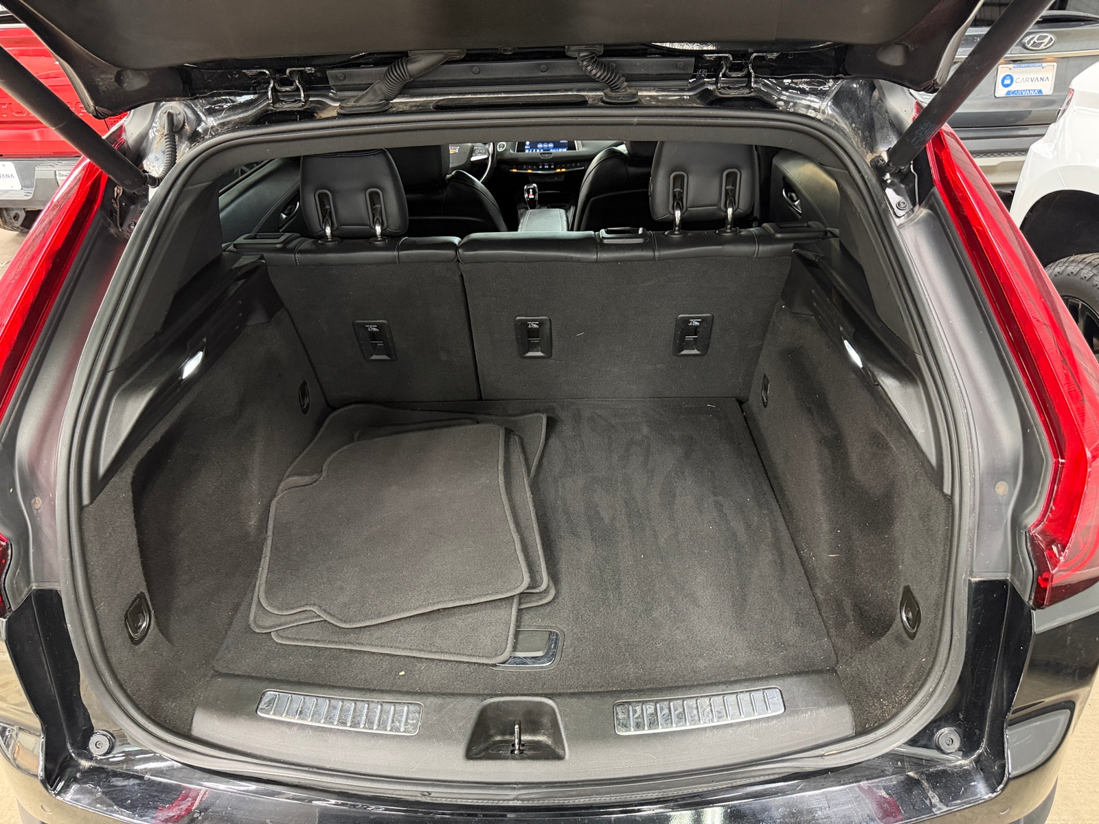 Thumbnail: 2023 Cadillac XT4 - 6