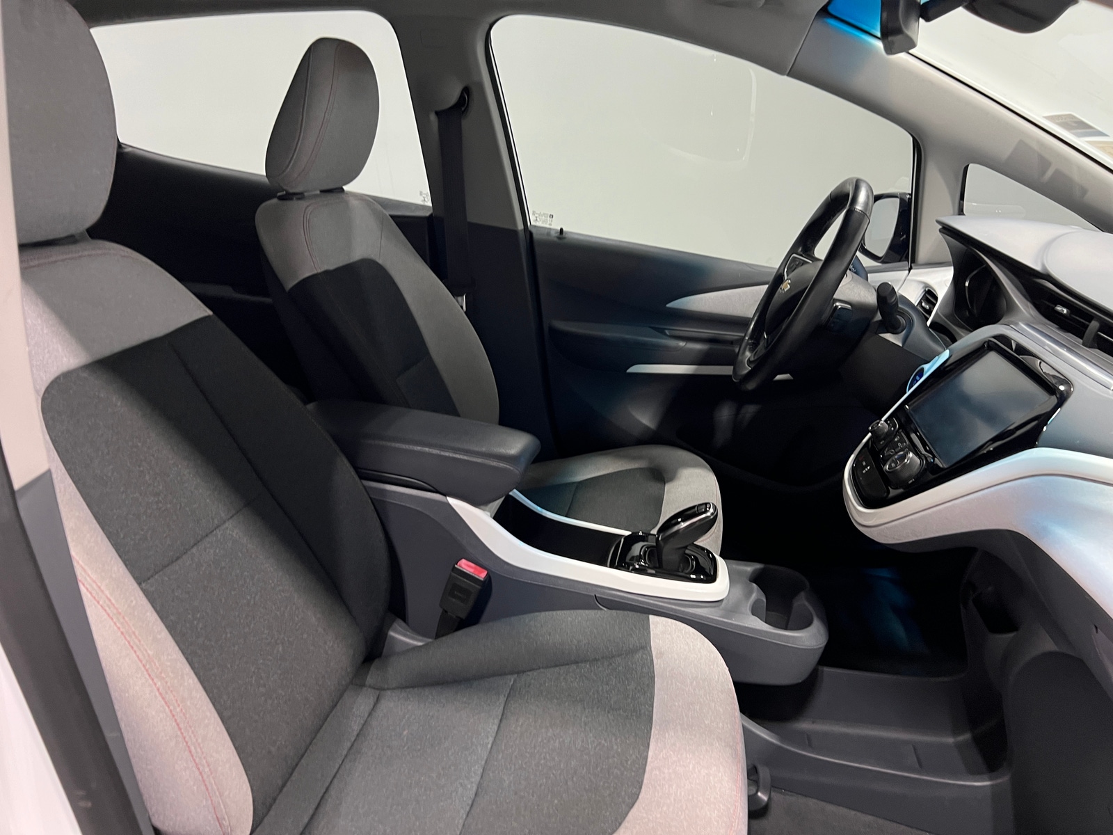 Thumbnail: 2017 Chevrolet Bolt EV - 2