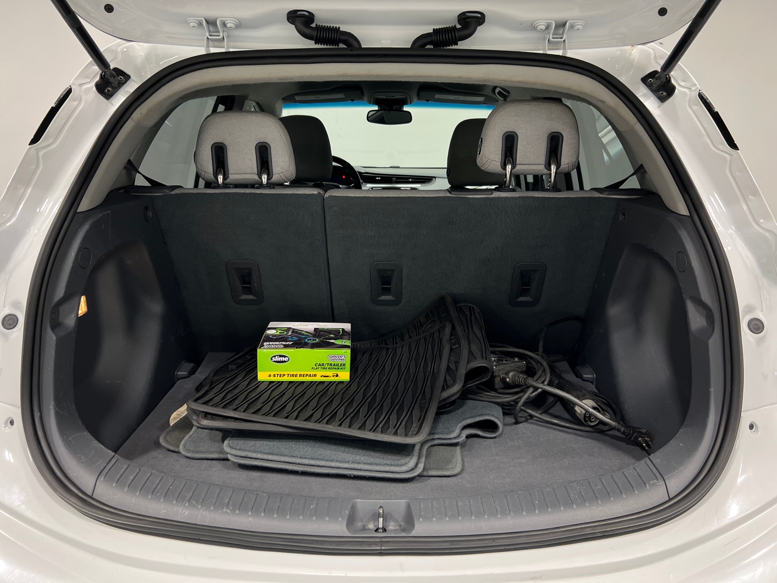 Thumbnail: 2017 Chevrolet Bolt EV - 7