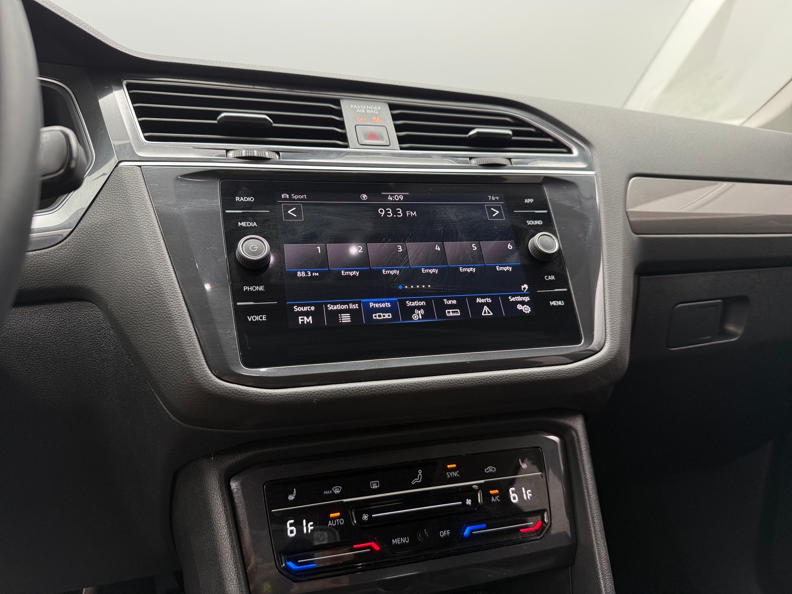 Thumbnail: 2024 Volkswagen Tiguan - 4
