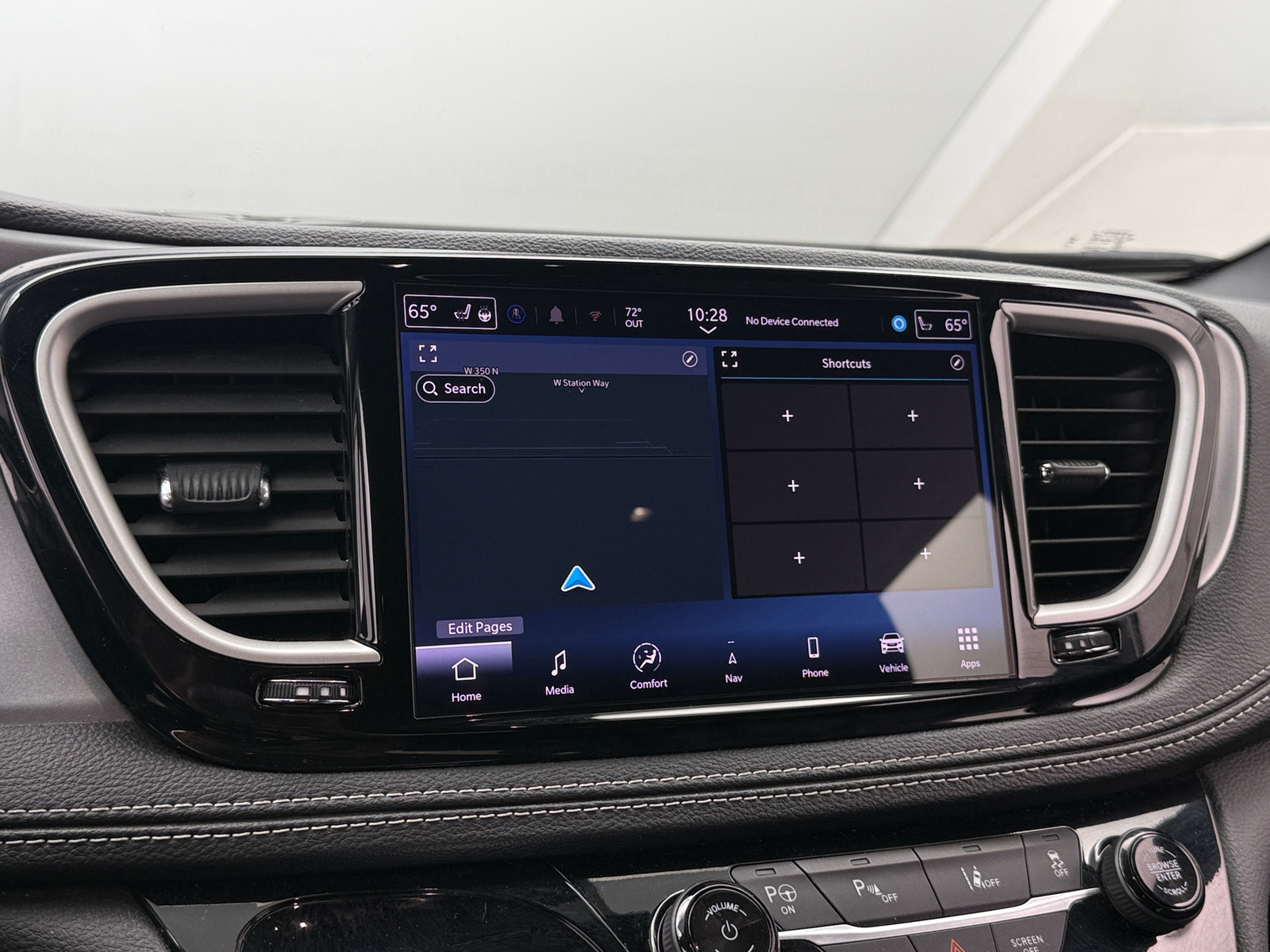 Thumbnail: 2024 Chrysler Pacifica - 3
