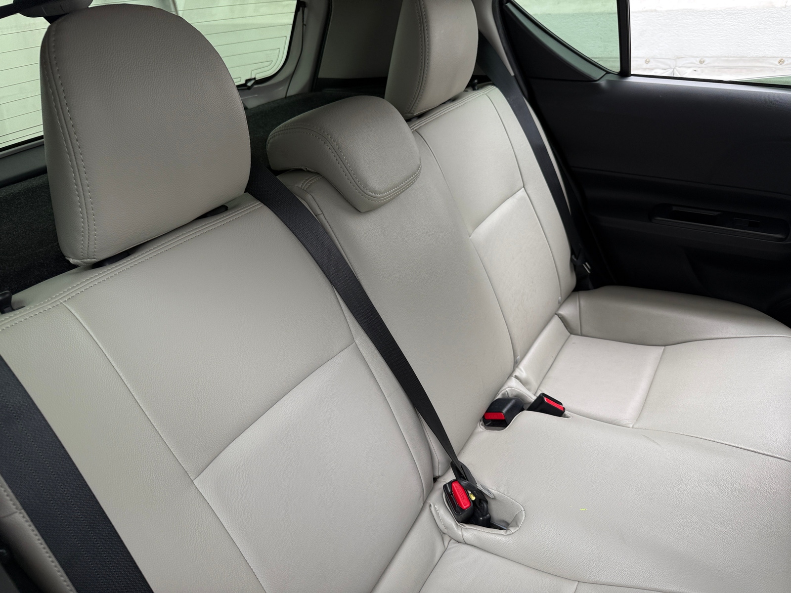 Thumbnail: 2016 Toyota Prius c - 6