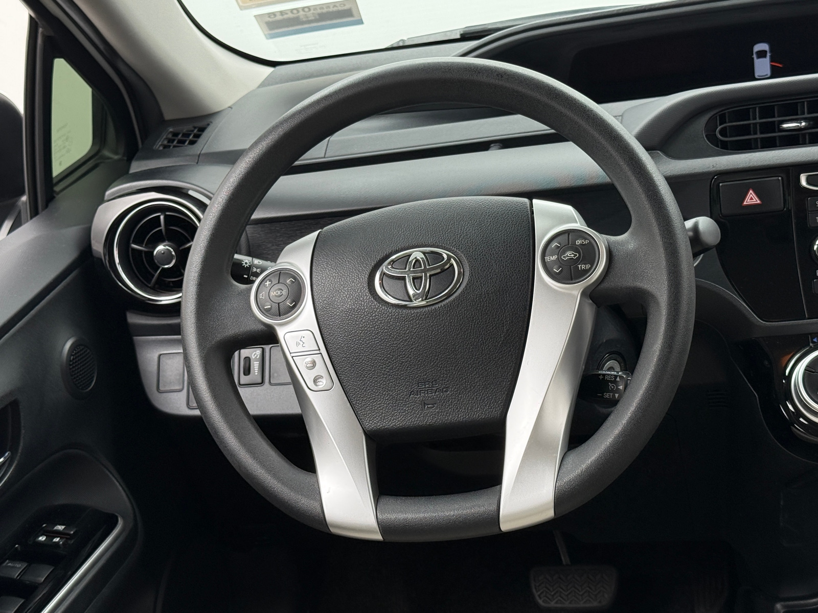Thumbnail: 2016 Toyota Prius c - 5