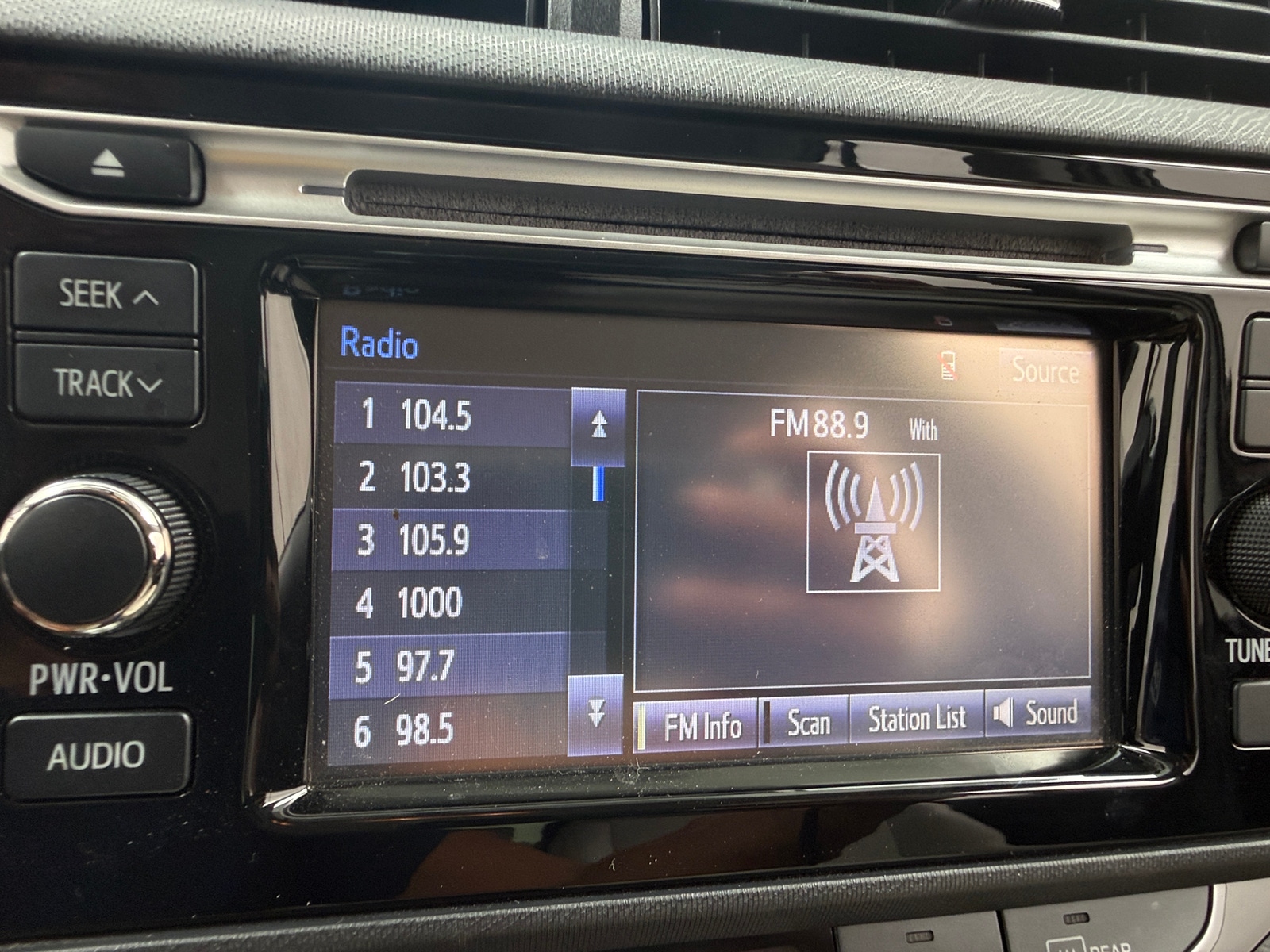 Thumbnail: 2016 Toyota Prius c - 4