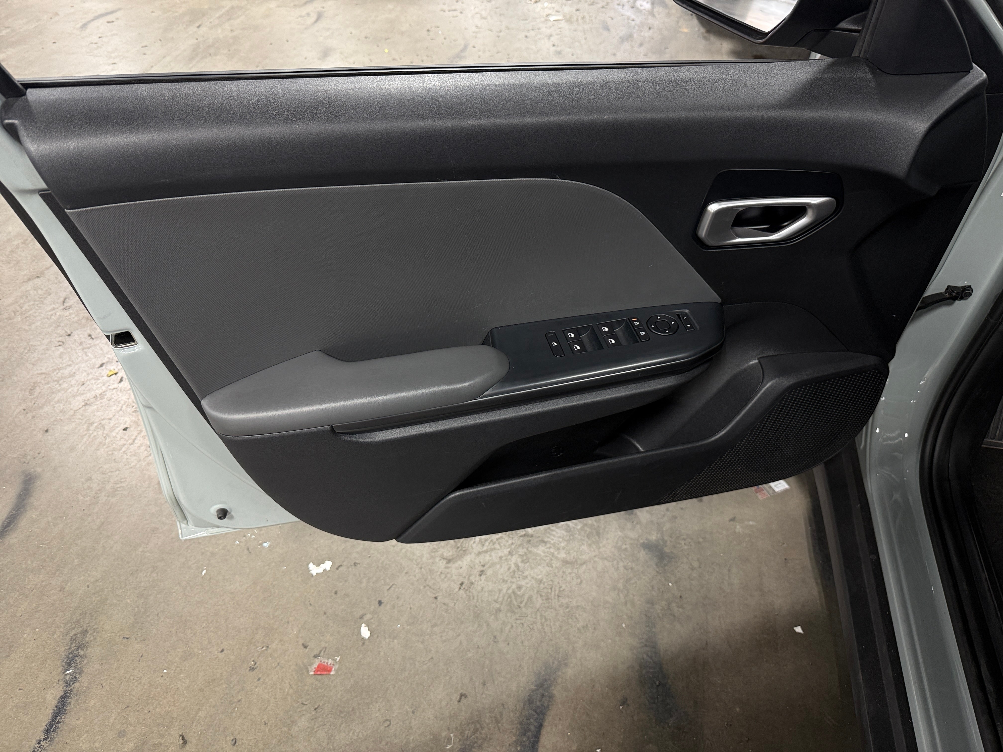 2025 Kia K4 LXS - Photo 8