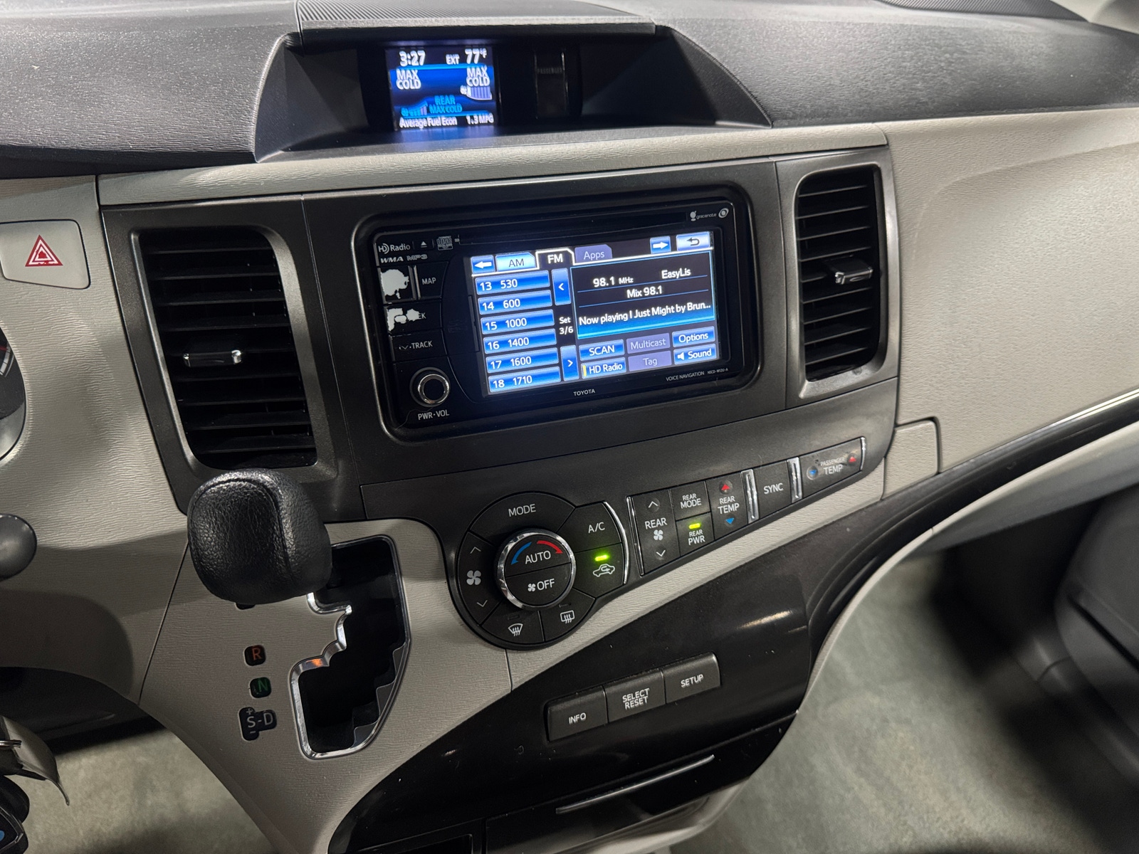 Thumbnail: 2013 Toyota Sienna - 4