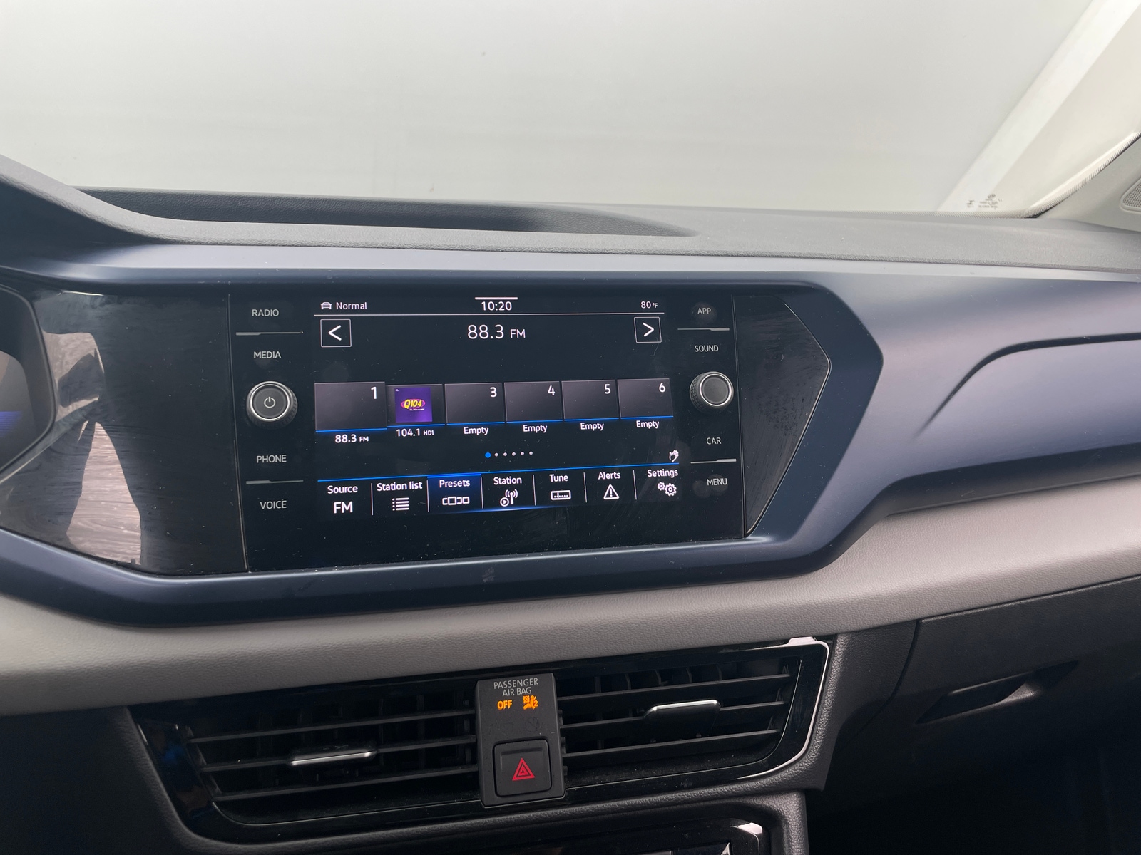 Thumbnail: 2023 Volkswagen Taos - 4