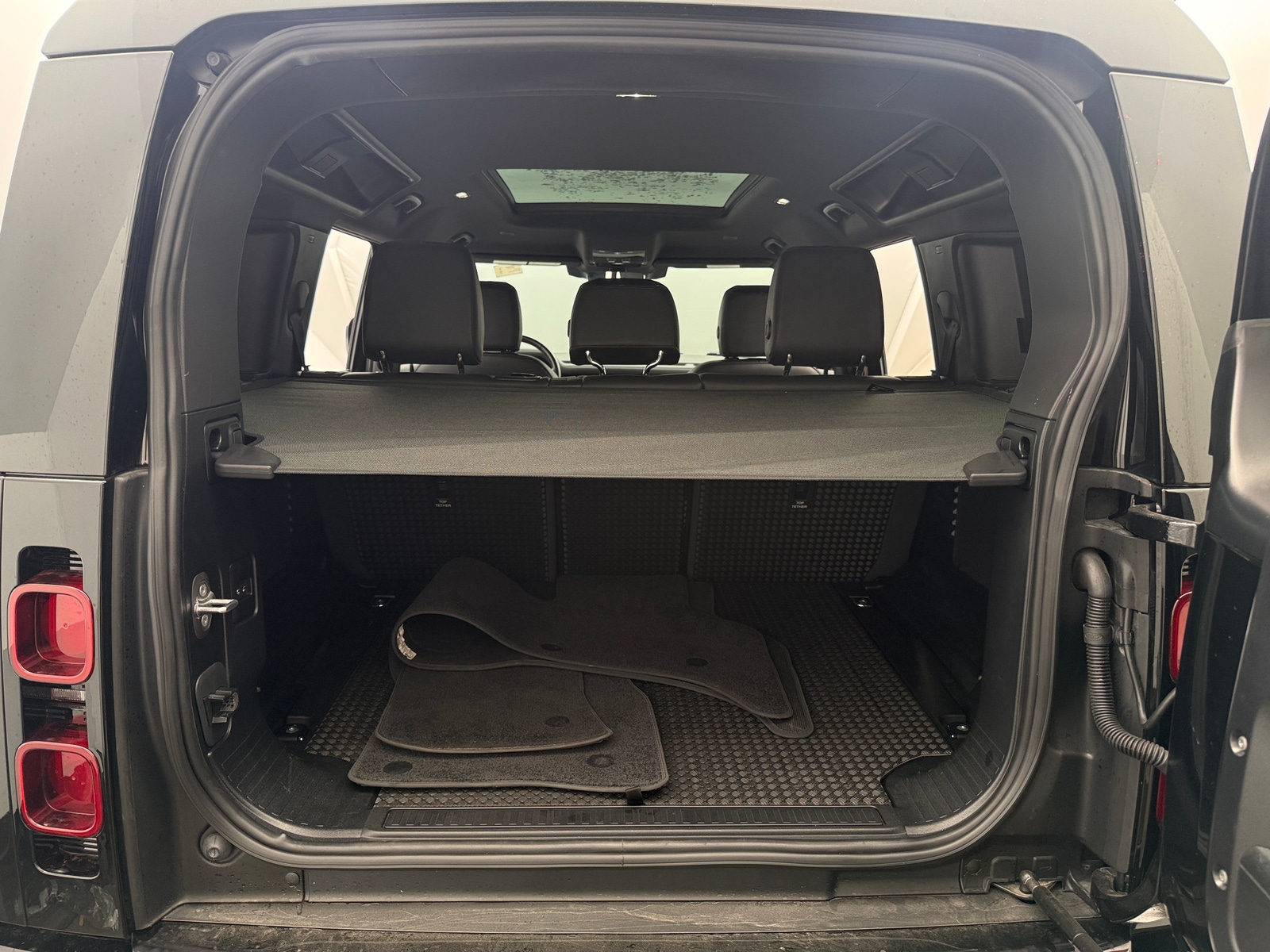 Thumbnail: 2024 Land Rover Defender - 6