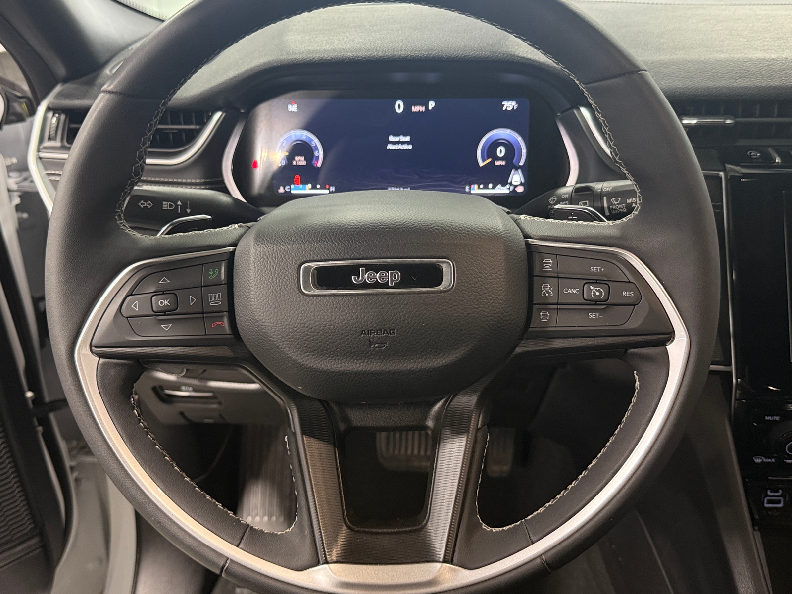 Thumbnail: 2024 Jeep Grand Cherokee - 4