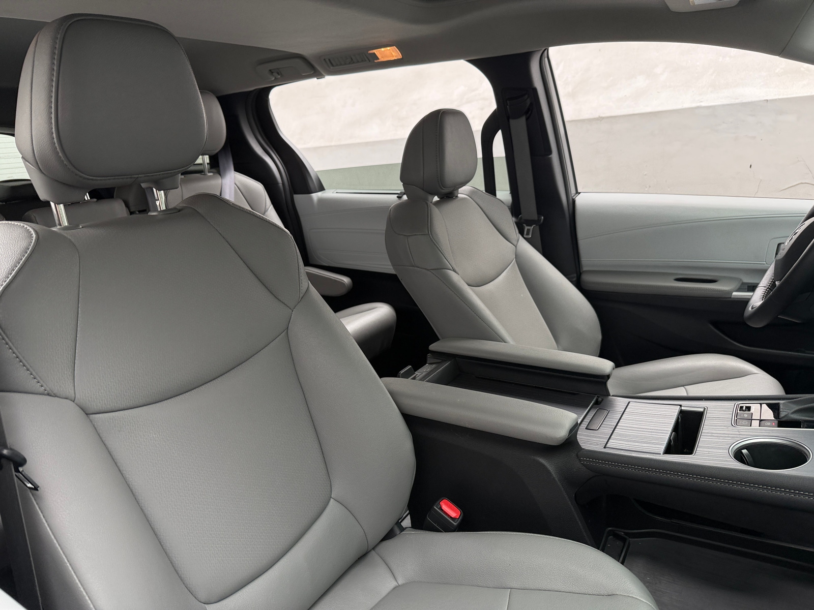 Thumbnail: 2025 Toyota Sienna - 2