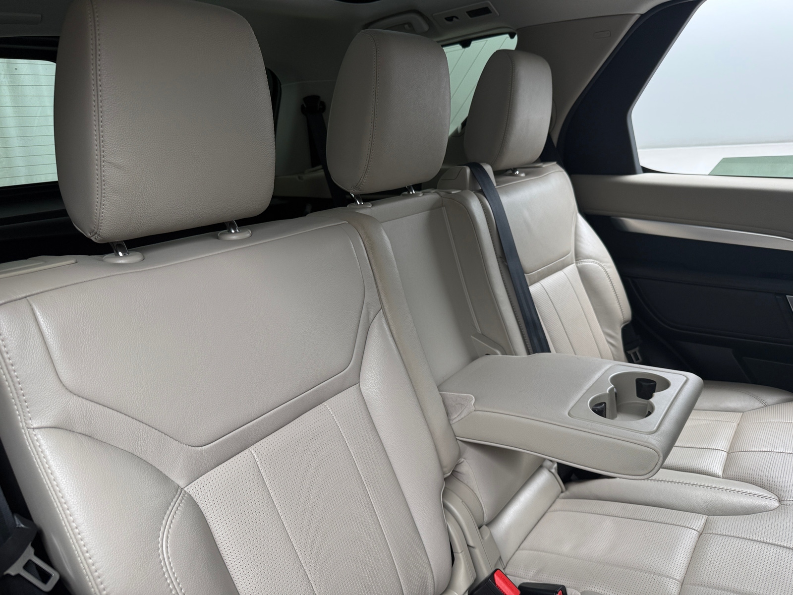 Thumbnail: 2020 Land Rover Discovery - 5