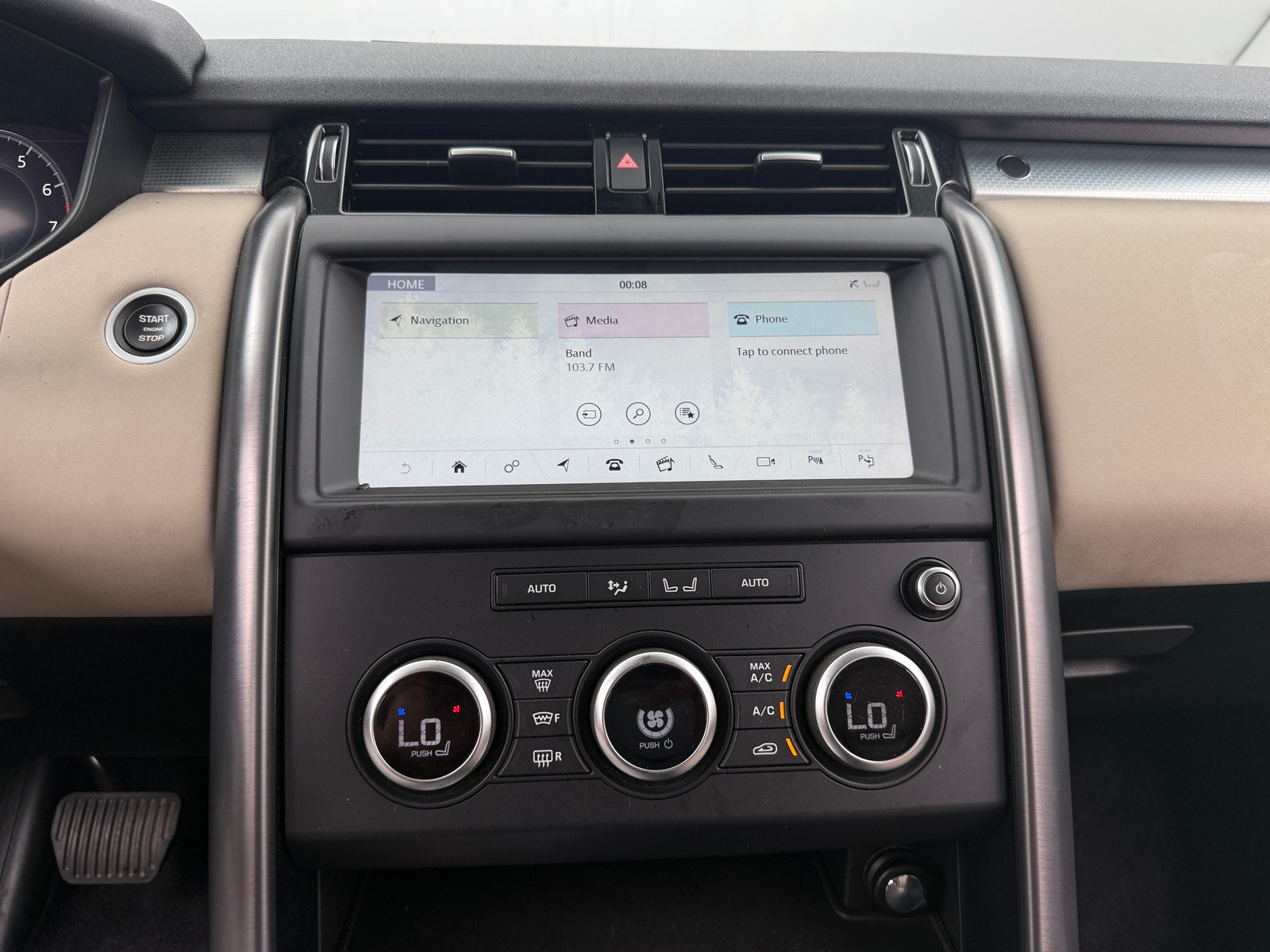 Thumbnail: 2020 Land Rover Discovery - 3