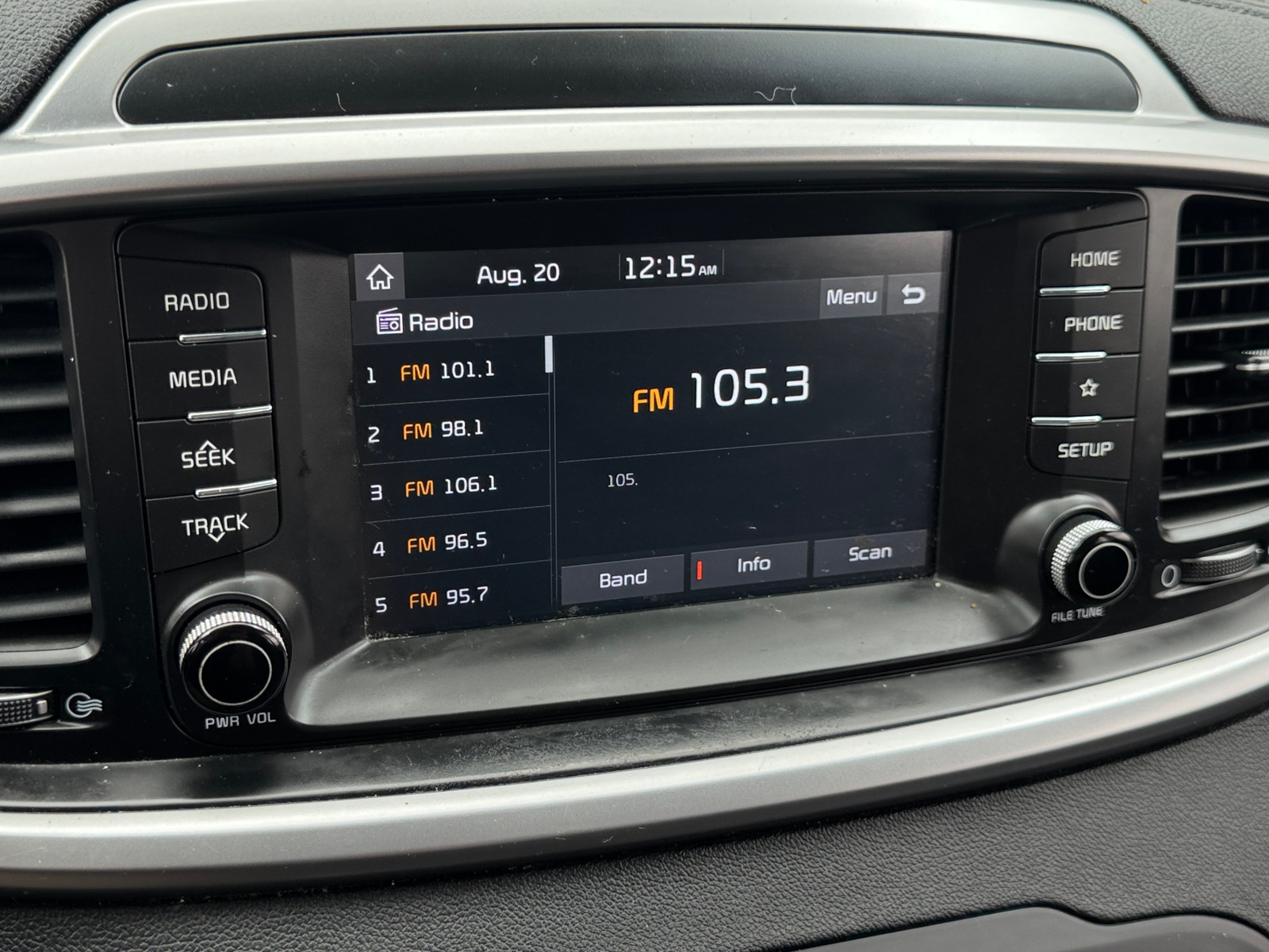 Thumbnail: 2019 Kia Sorento - 4