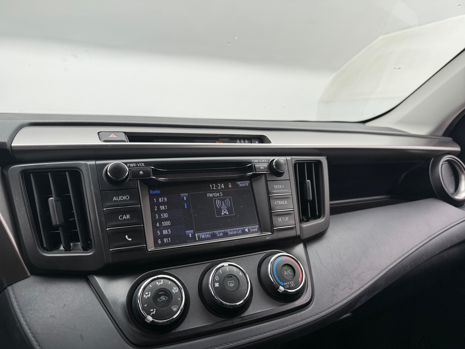 Thumbnail: 2018 Toyota RAV4 - 4