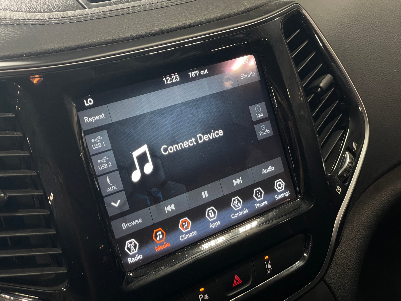Thumbnail: 2022 Jeep Cherokee - 3