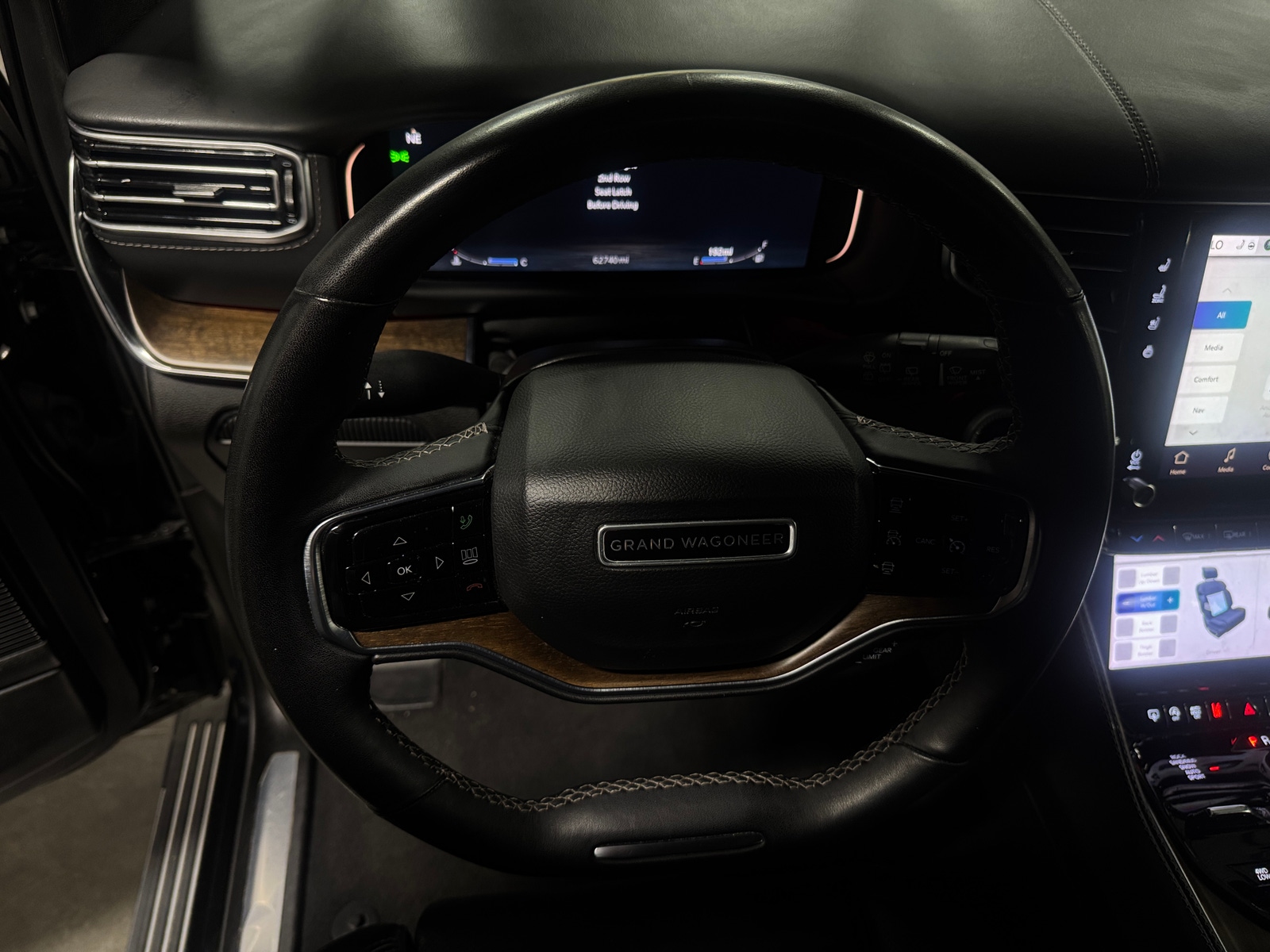 Thumbnail: 2024 Jeep Grand Wagoneer L - 4