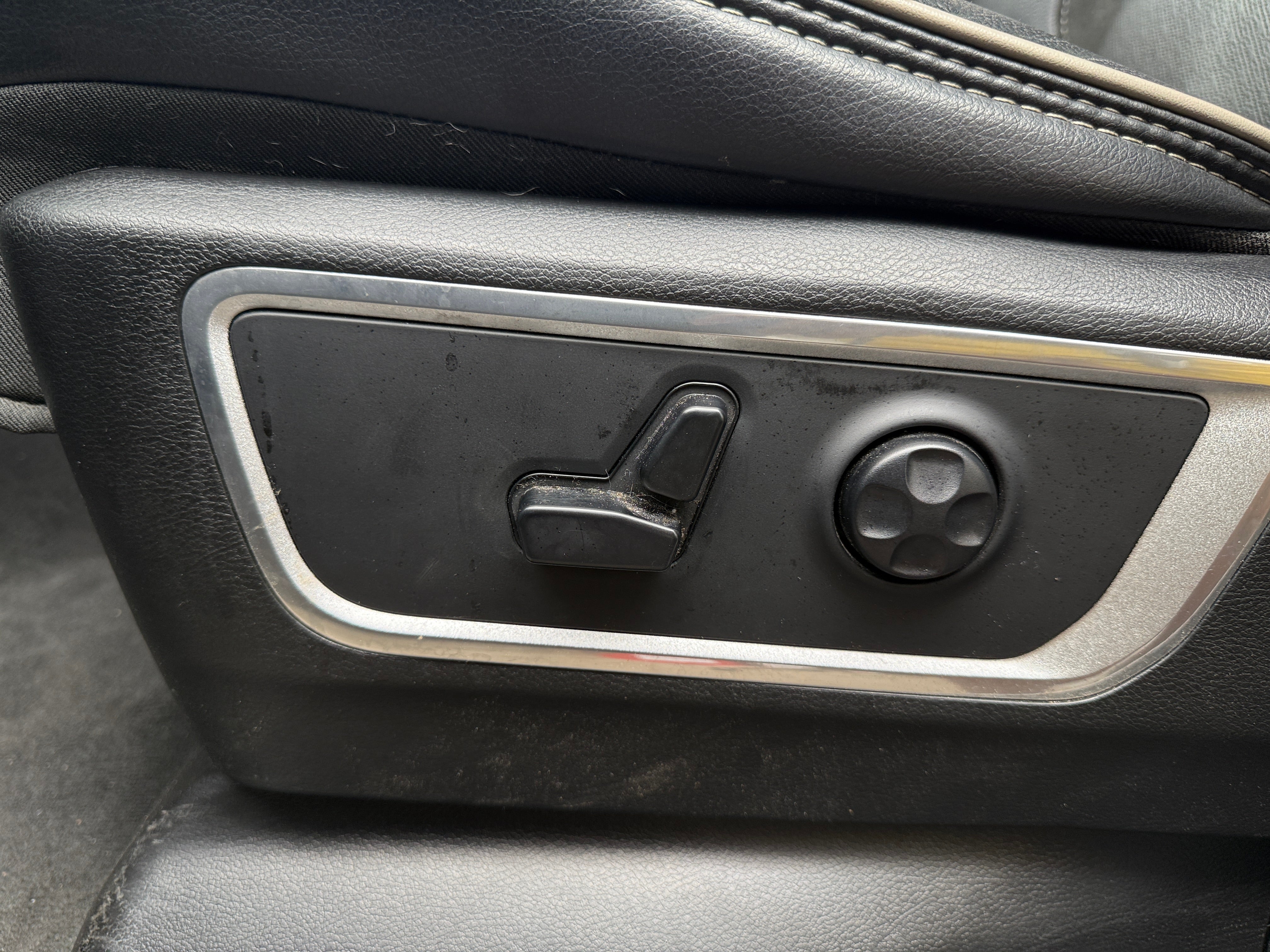 2020 RAM Ram 1500 Pickup Laramie - Photo 12