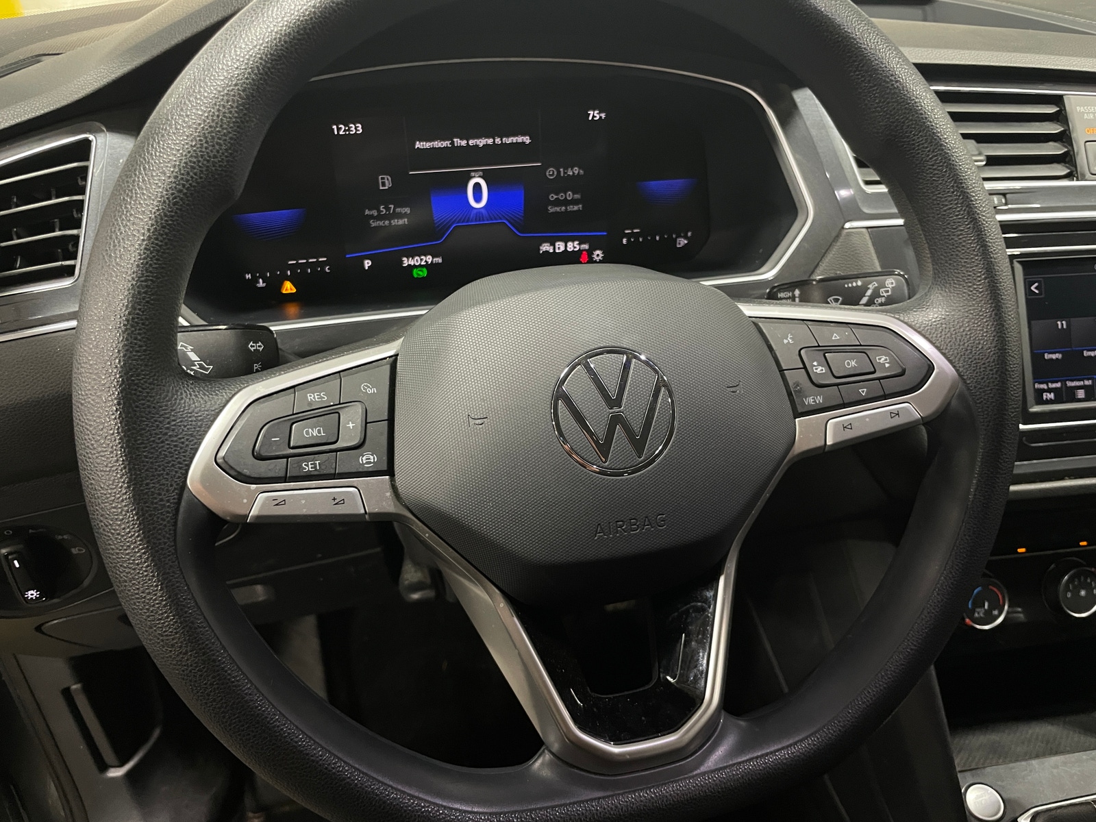 Thumbnail: 2023 Volkswagen Tiguan - 5