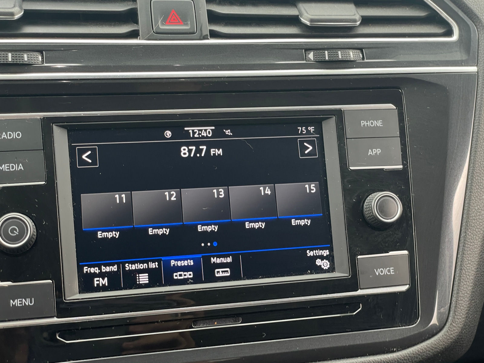 Thumbnail: 2023 Volkswagen Tiguan - 4