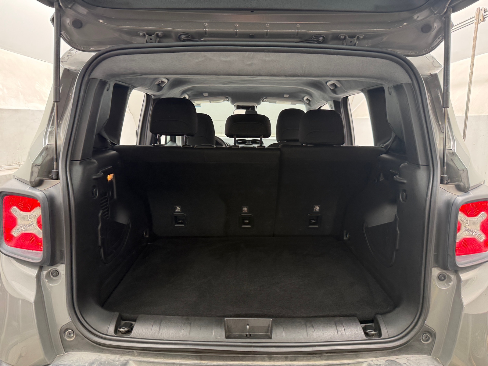 Thumbnail: 2021 Jeep Renegade - 7