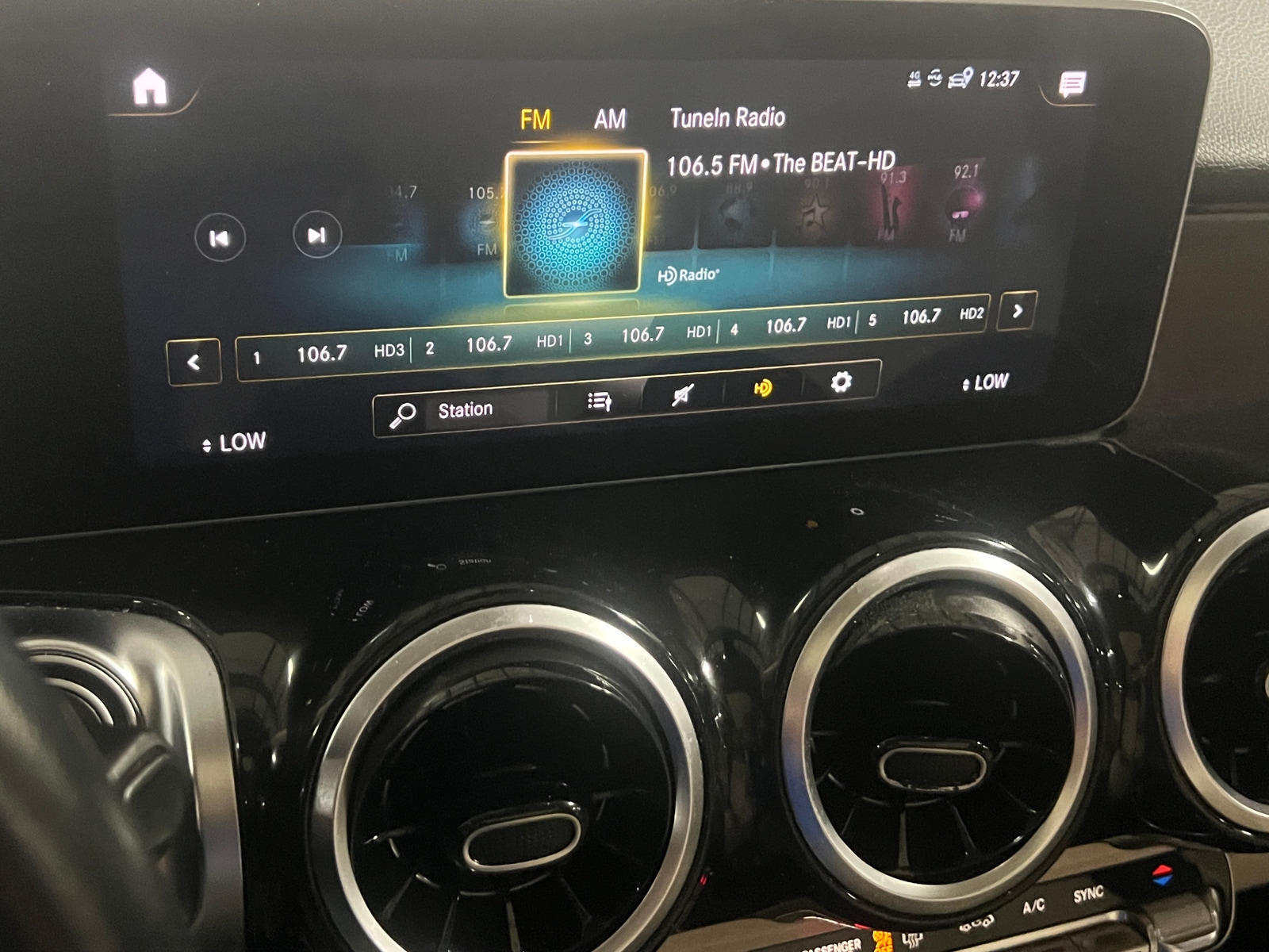 Thumbnail: 2020 Mercedes-Benz GLB - 3