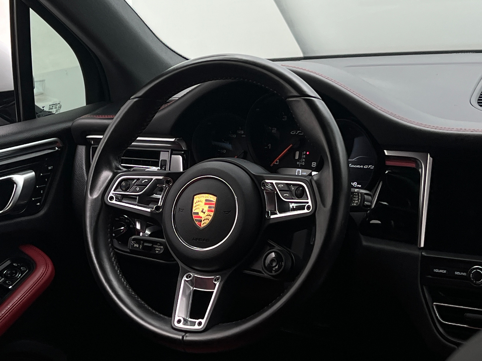 Thumbnail: 2021 Porsche Macan - 4