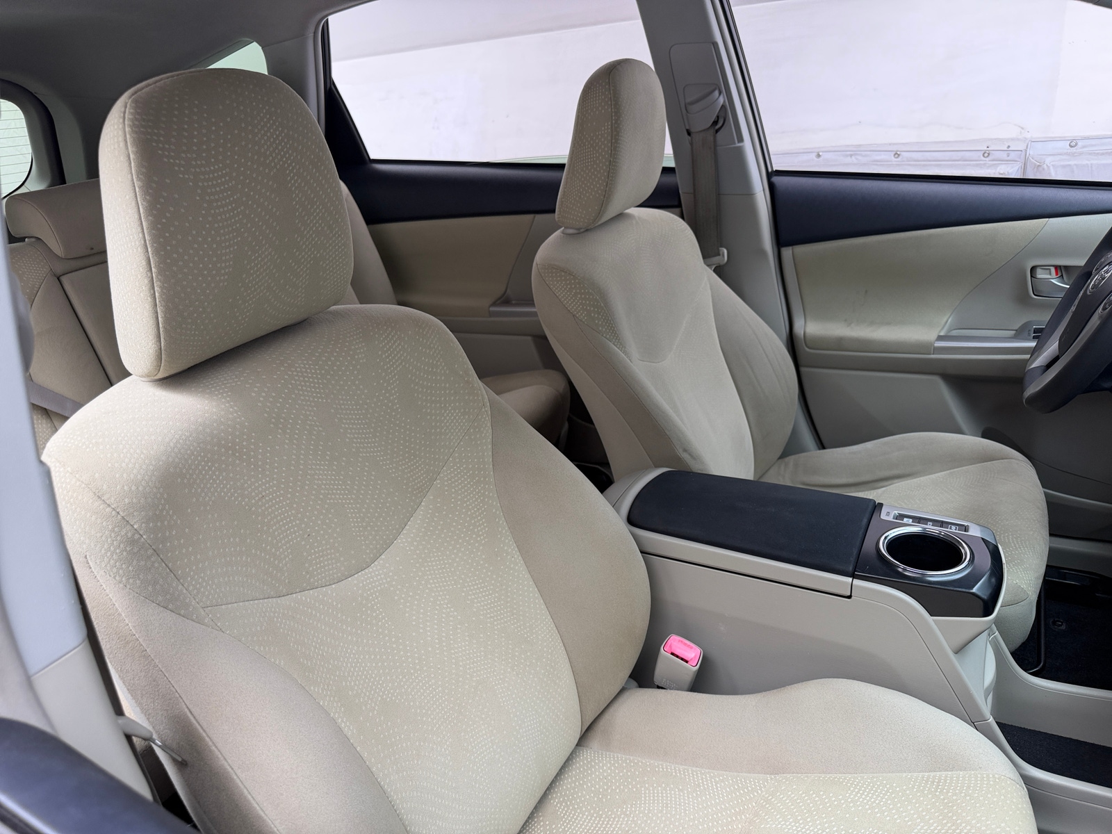 Thumbnail: 2014 Toyota Prius v - 2