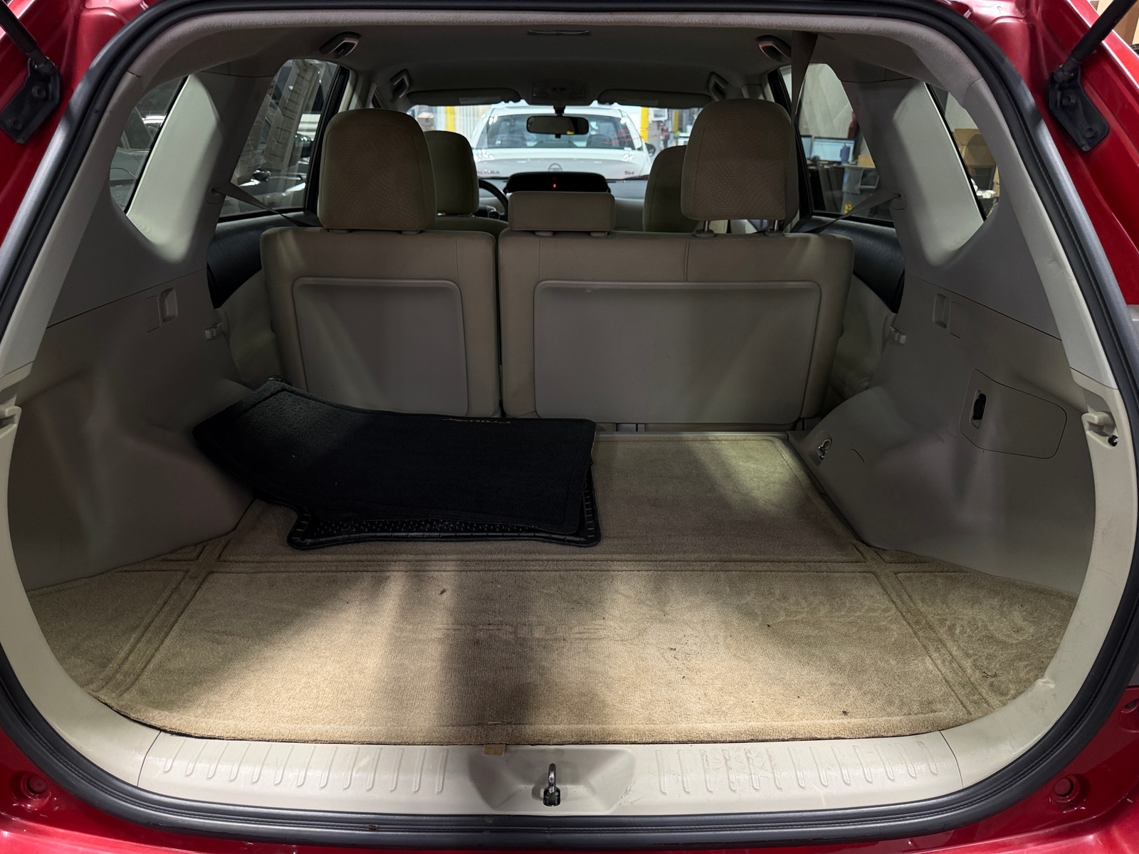 Thumbnail: 2014 Toyota Prius v - 7
