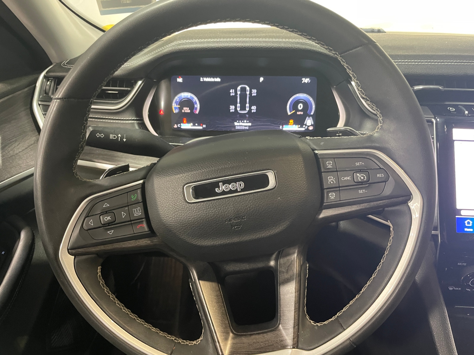 Thumbnail: 2023 Jeep Grand Cherokee L - 4