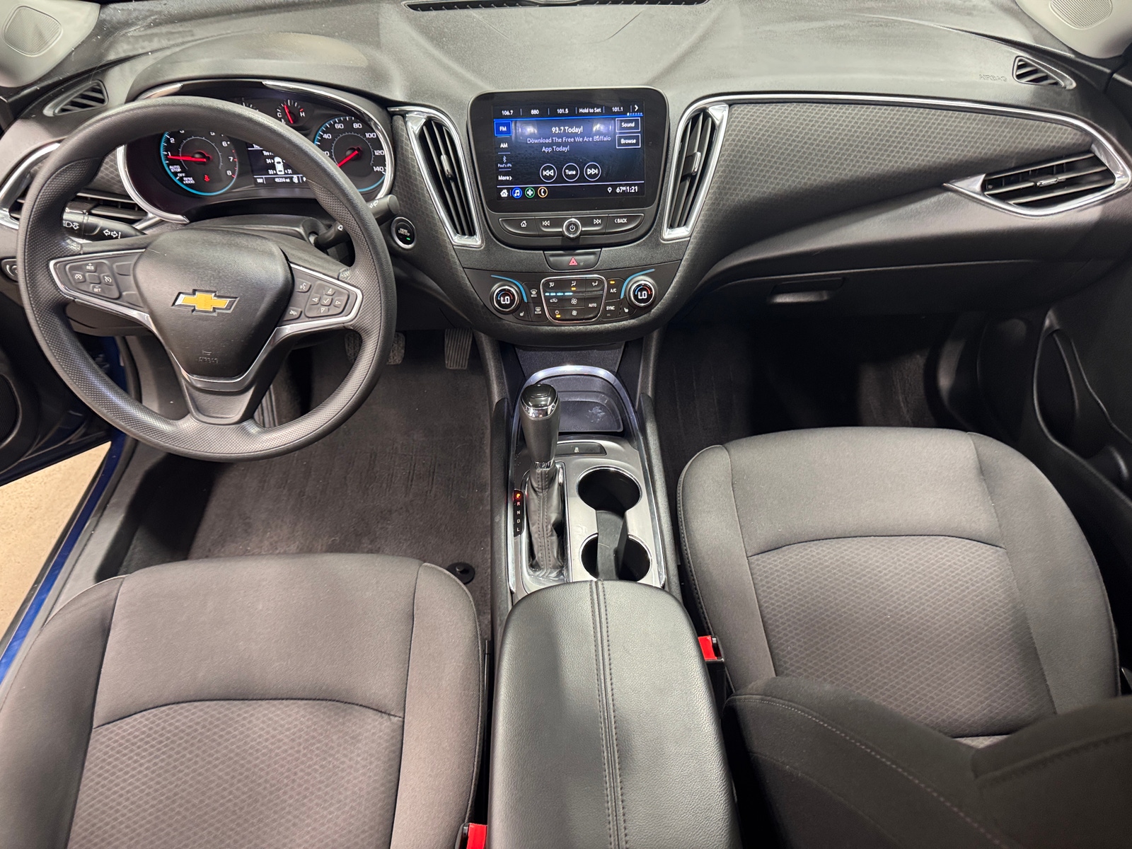 Thumbnail: 2019 Chevrolet Malibu - 3